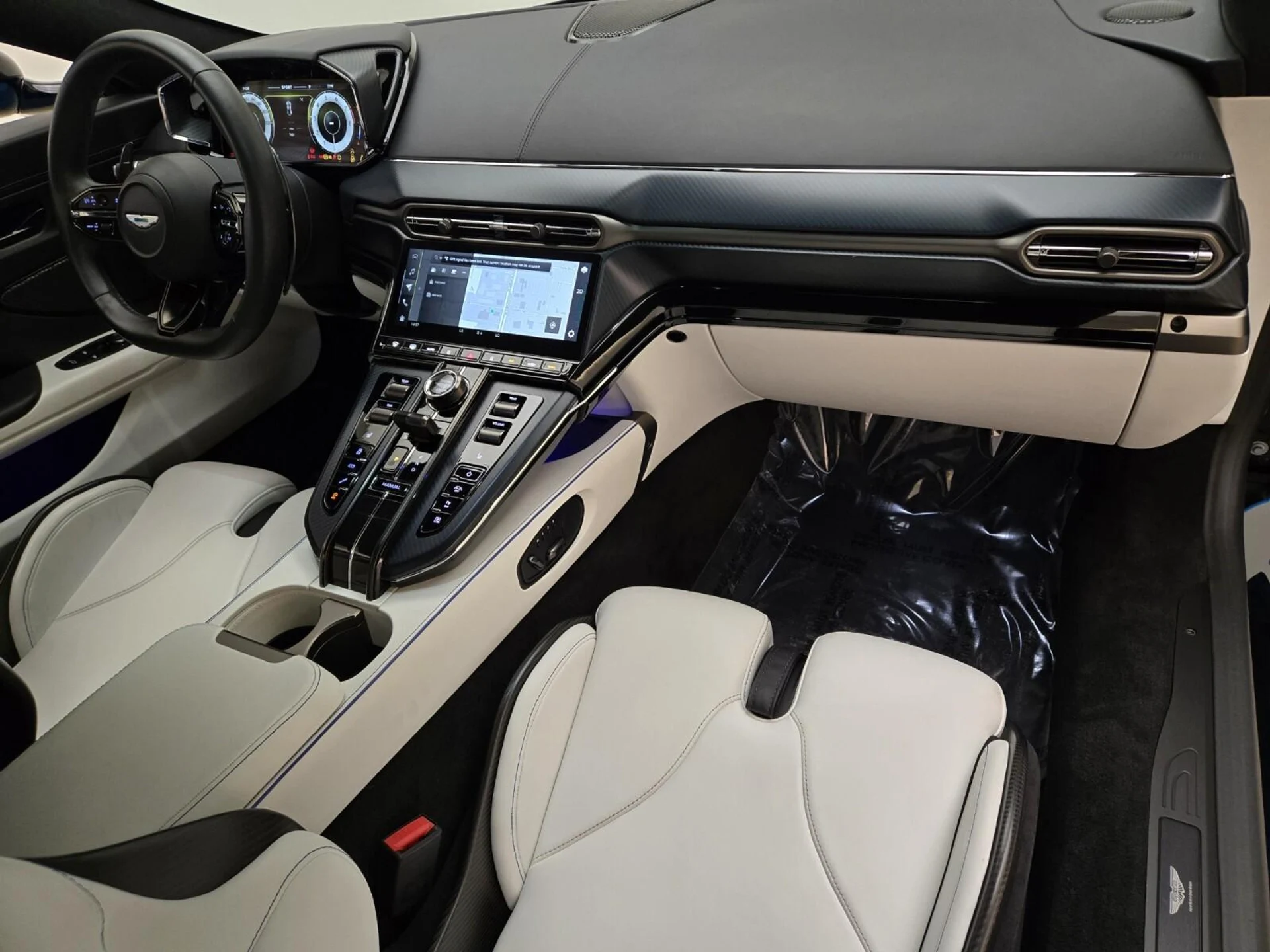 mph023_37021525_Used_2025_Aston_Martin_Vantage_1770792737_724053b77f