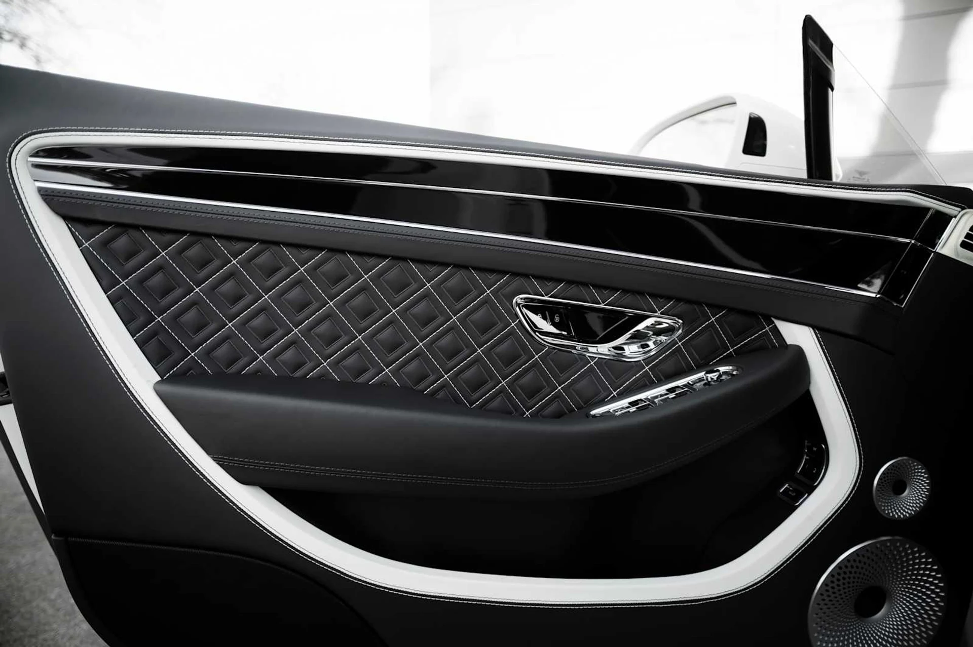 mph023_370797745_e4871a3c84a48665f7284bc99cff70cax_e816bb2553