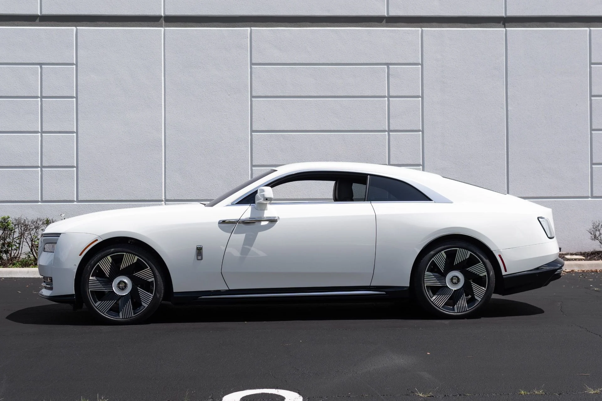 mph023_3719969454_Used_2024_Rolls_Royce_Spectre_1775023108_cfcfff3aaf