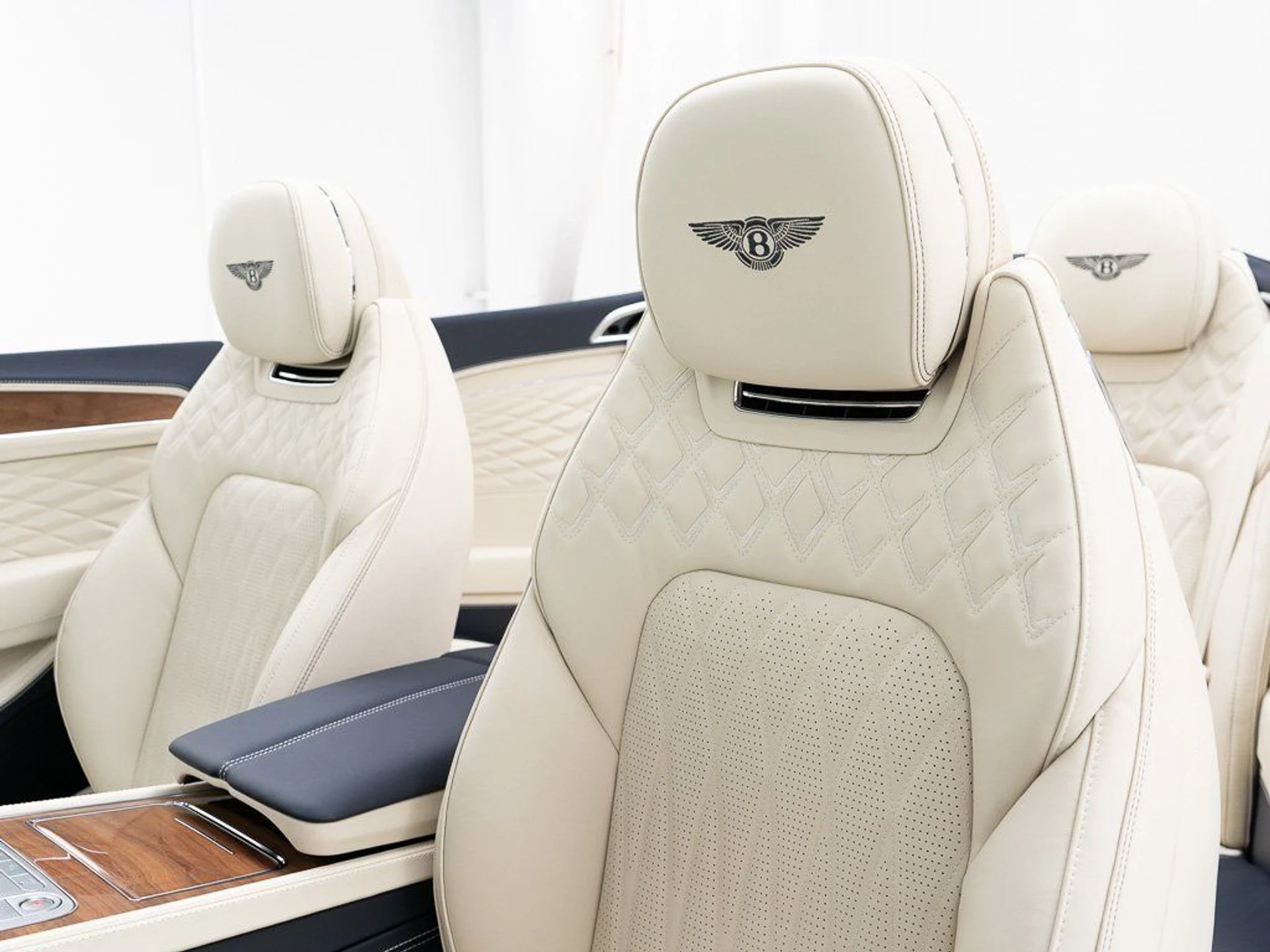 mph023_3723775607_d8fed6a1a614e58b99a4556e2f21906b_9e951a0f5a