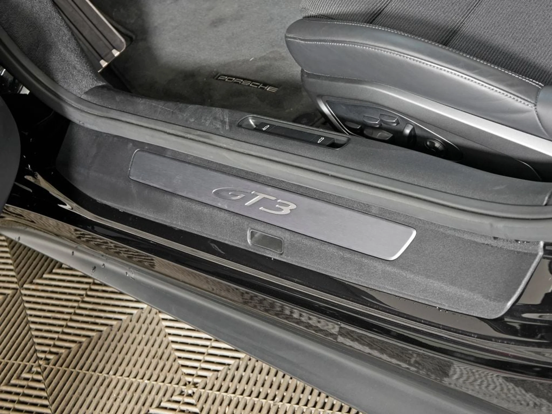 mph023_3731946268_24_6f8a384bdf