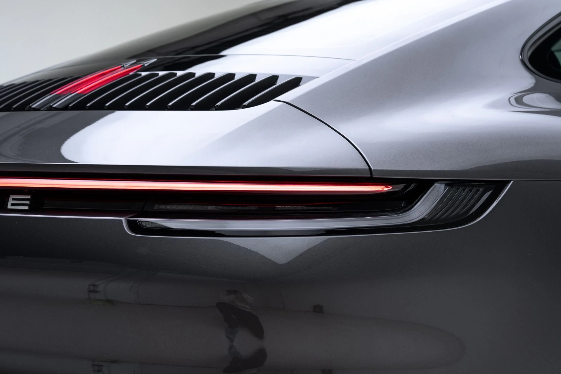 mph023_3735844784_Used_2020_Porsche_911_Carrera_1775067552_dcd7576dad