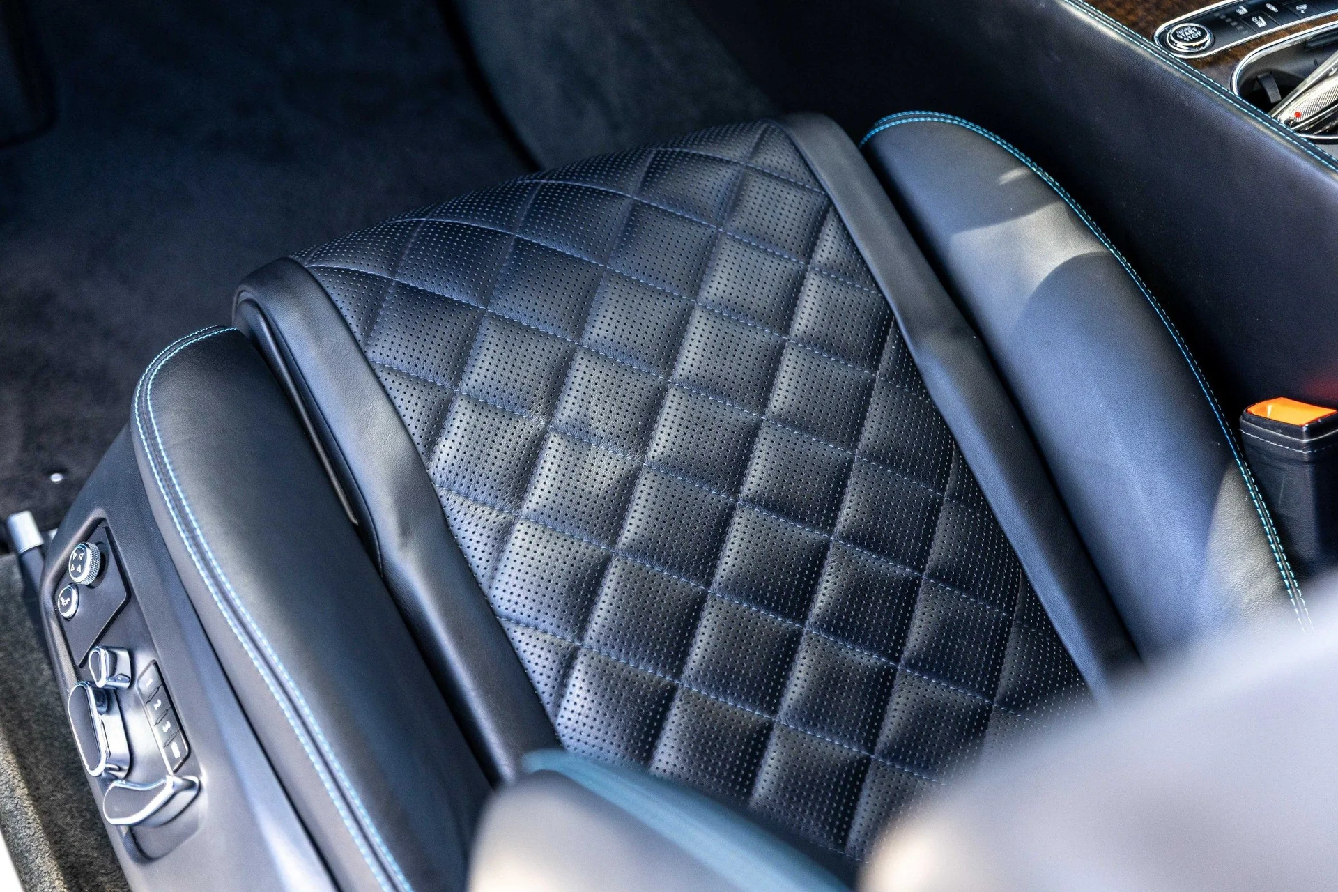 mph023_3738163121_Hi_Tech_Luxury_Imports_LLC_SCBFH_7_ZA_7_GC_054737_image_23_bf8c5a3c16