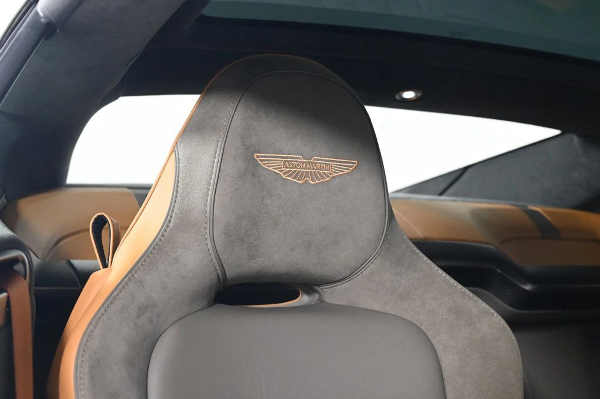 mph023_3738838619_used_2025_aston_martin_vanquish_v12_11350_22957360_23_1024_ea8e6e9e60