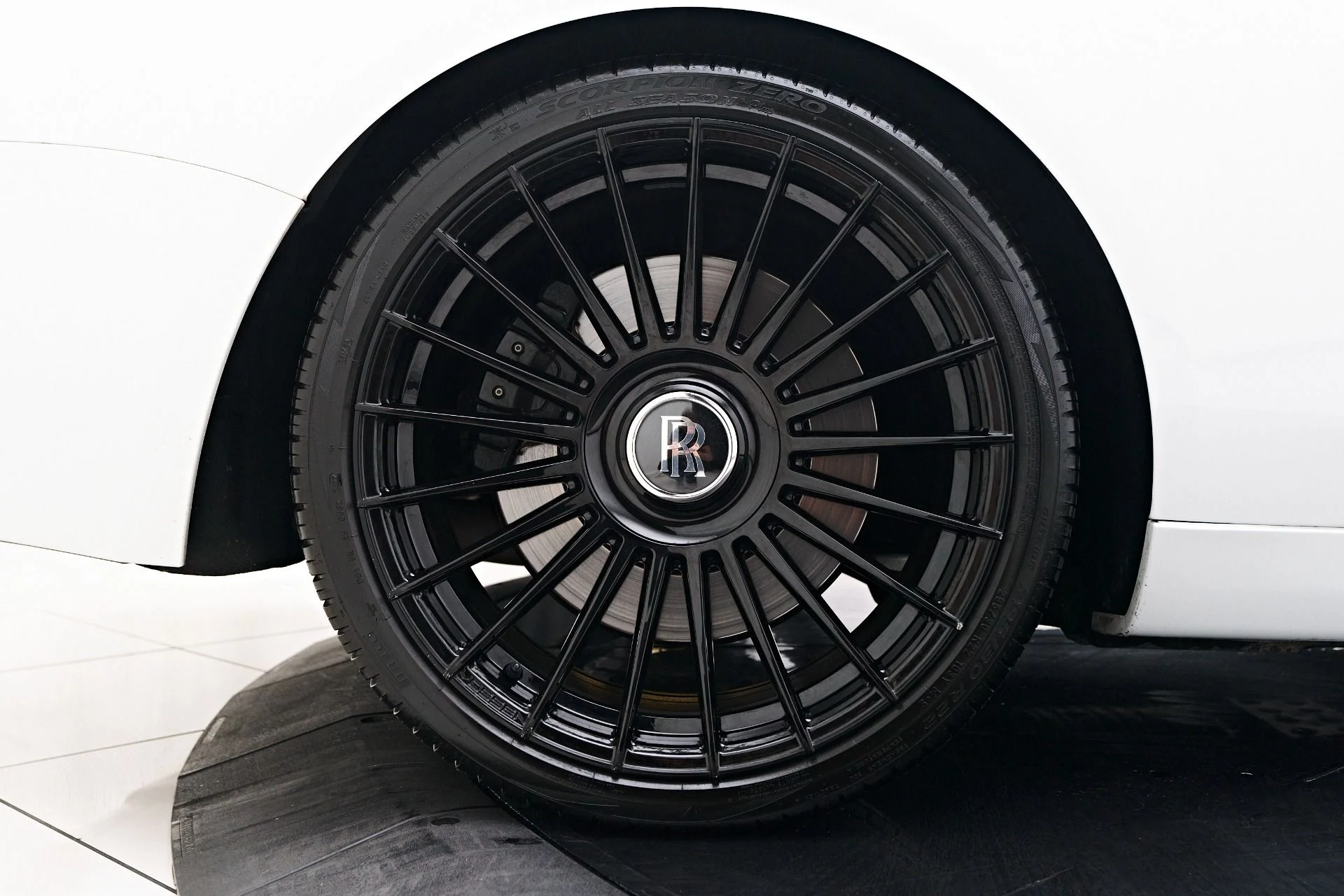mph023_3741259342_Used_2018_Rolls_Royce_Wraith_Base_1758573694_c8367c7ce9