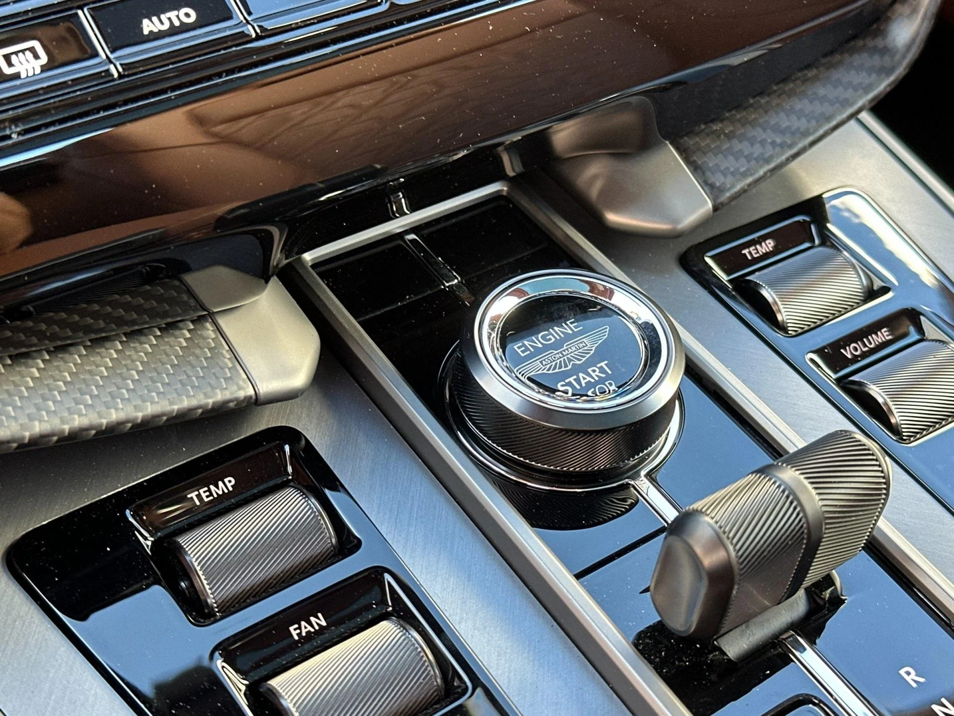 mph023_3753098362_New_2025_Aston_Martin_Vanquish_V12_1761314735_1fa2832d8b