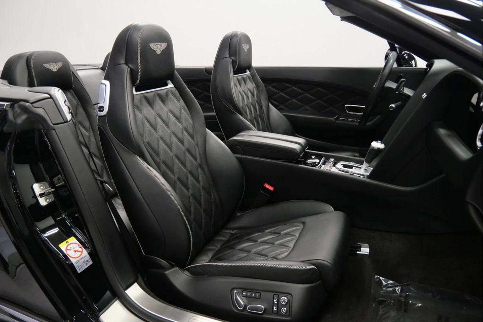 mph023_3759136731_Q22_Emy_L9_L9_VOA_Ys_V5s_E7_E_Xiy_WU_43d77f88c9