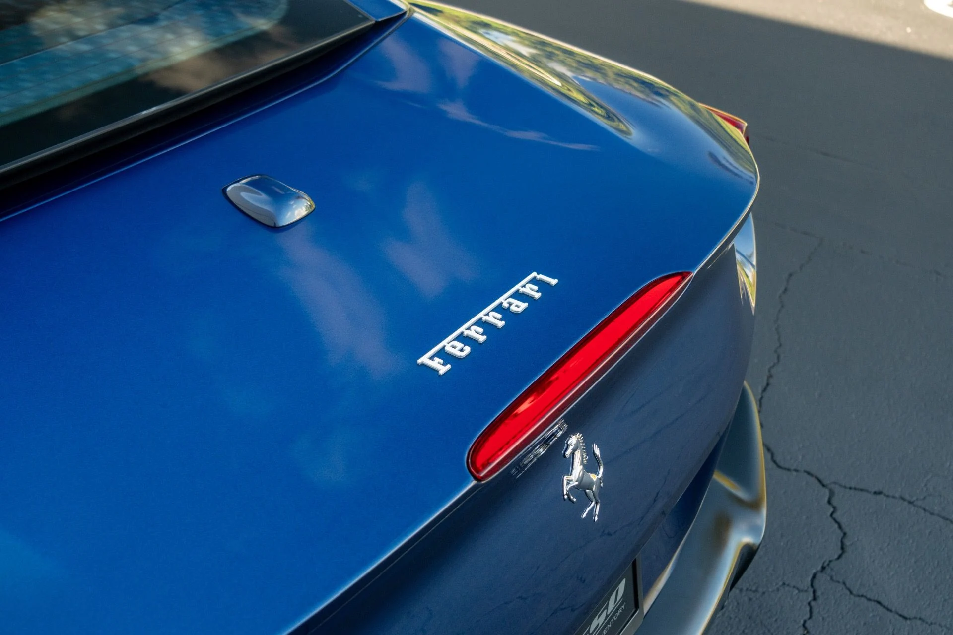 mph023_3767290668_Used_2022_Ferrari_Portofino_M_1761343273_f735870633