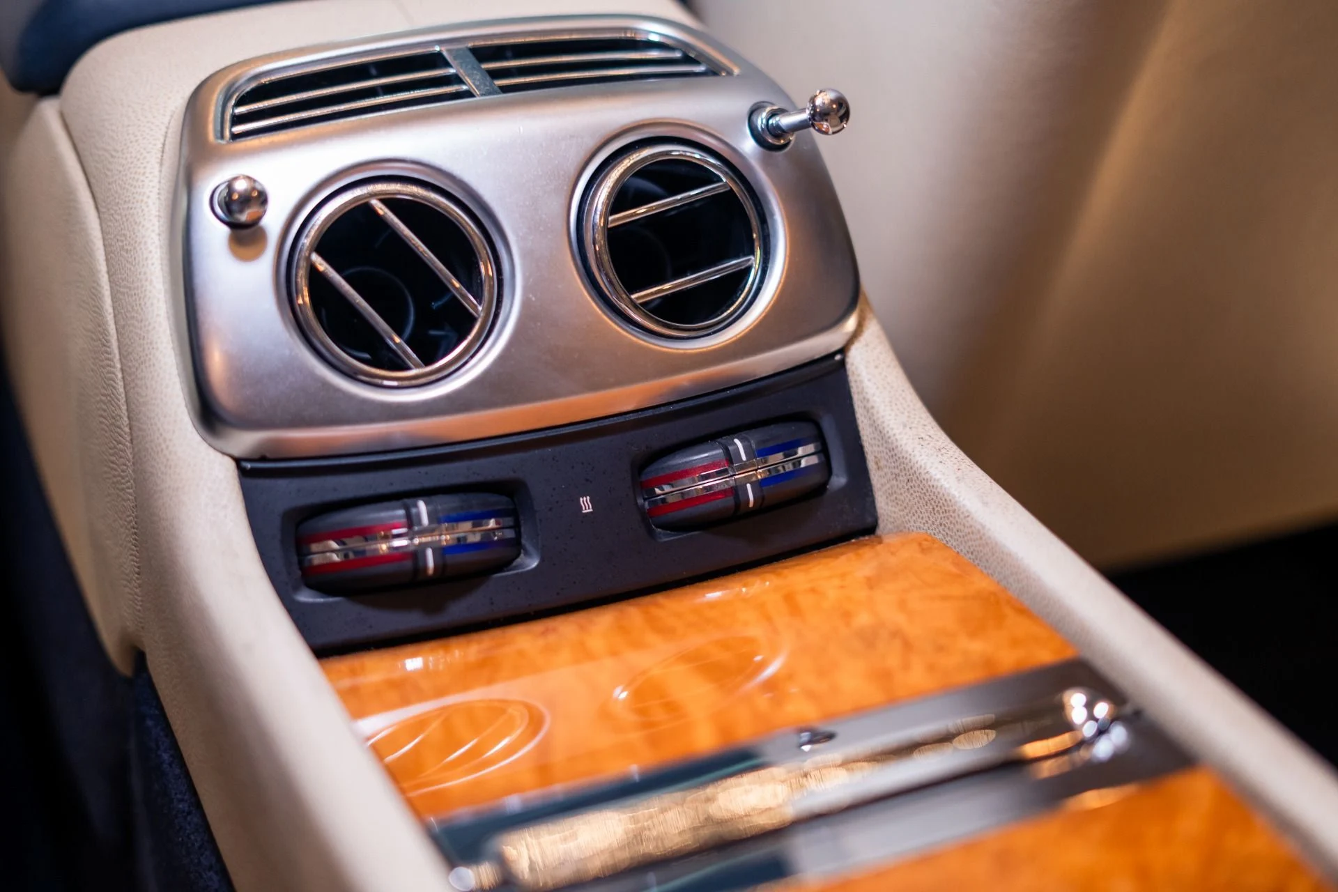 mph023_377635460_Used_2014_Rolls_Royce_Wraith_Bespoke_Interior_1784145568_82e824a8ee
