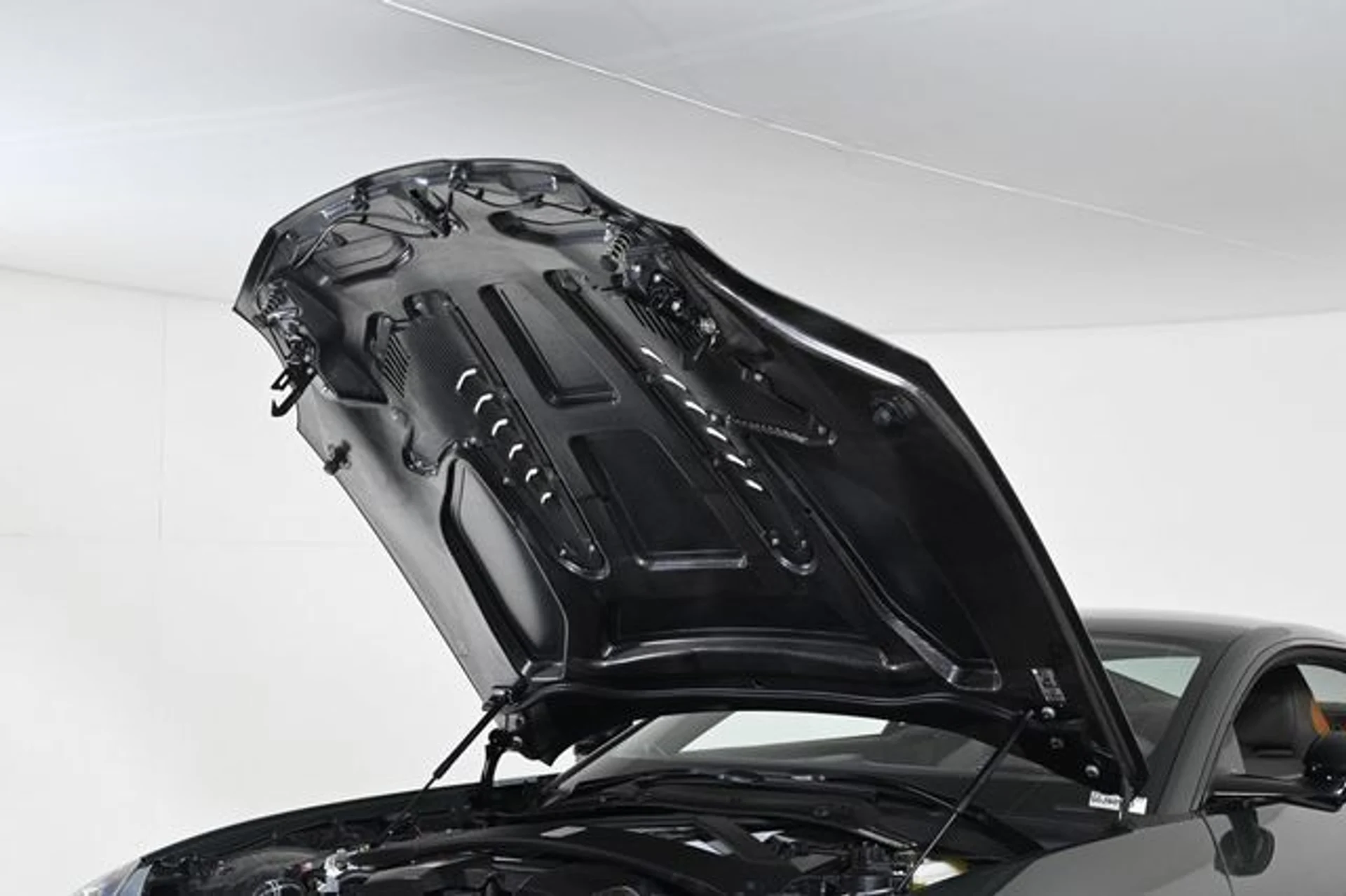 mph023_3779573361_new_2025_aston_martin_vanquish_coupe_11350_22897480_23_640_e68de9fcb1
