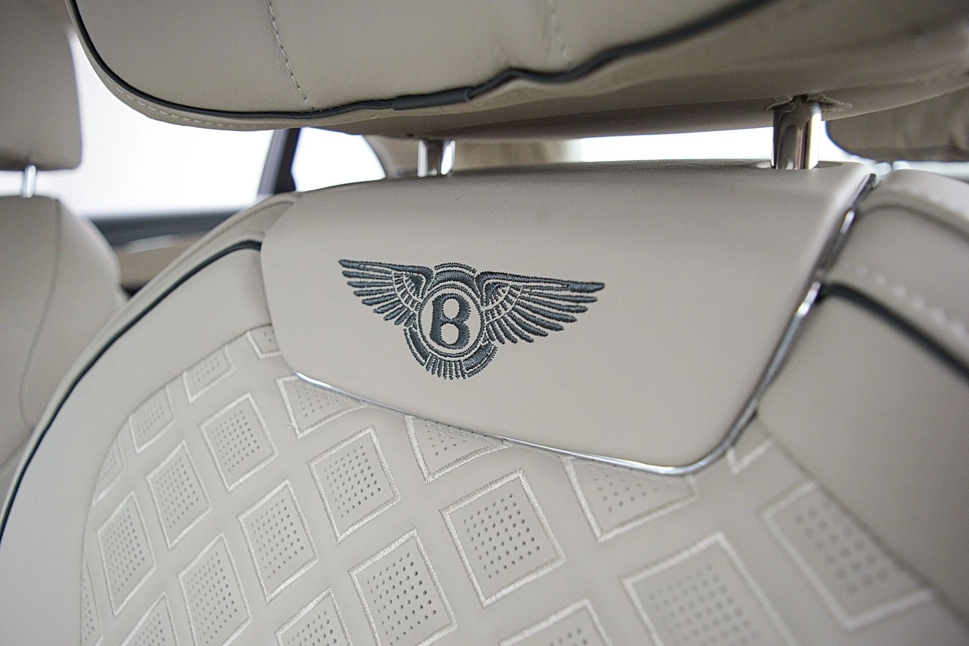 mph023_3784837090_Used_2022_Bentley_Flying_Spur_V8_dab1ec59bd
