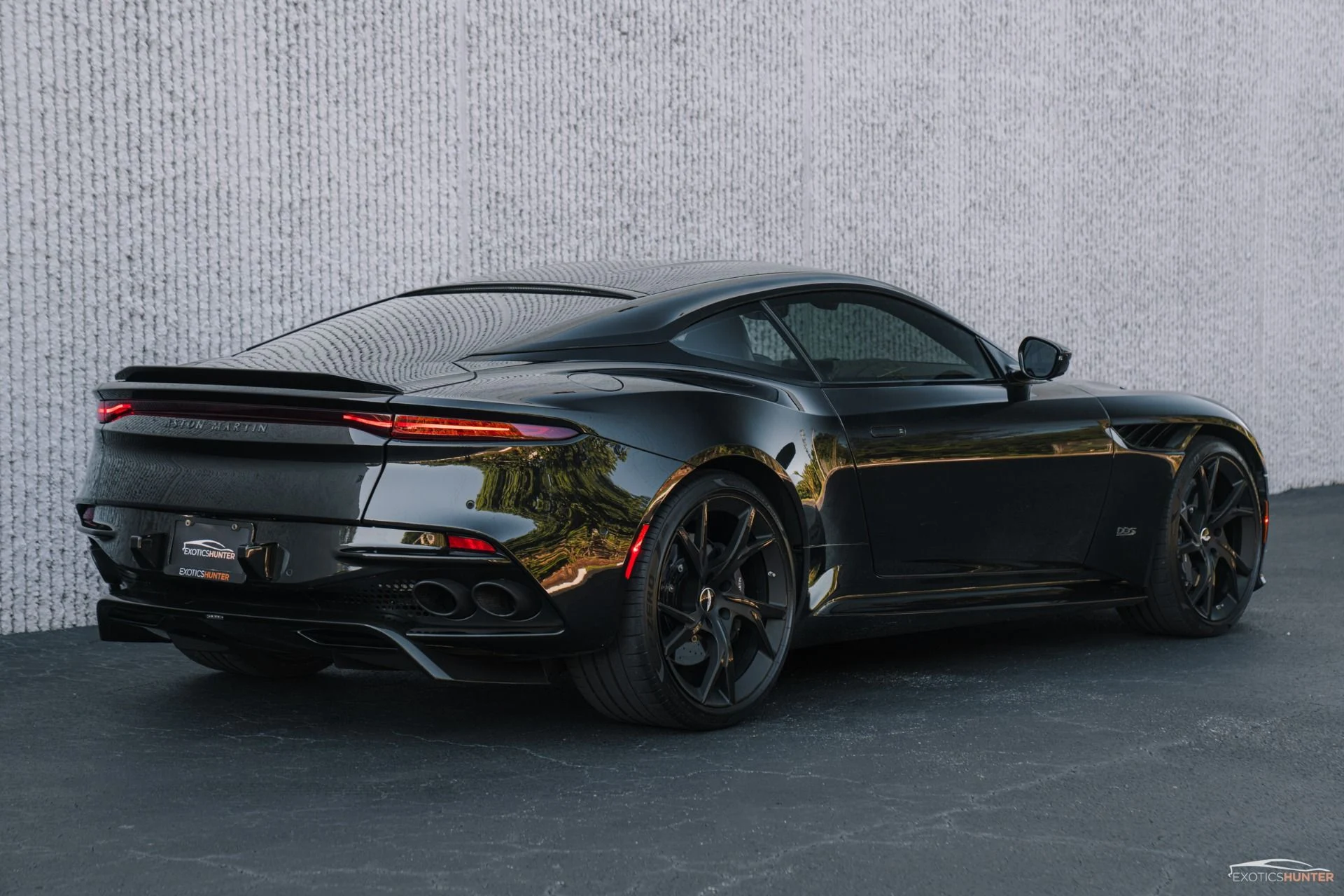 mph023_3785599363_Used_2019_Aston_Martin_DBS_Superleggera_w_Forged_Emblems_Carbon_Body_Pack_Carbon_Roof_1777573250_aa7e0c3012