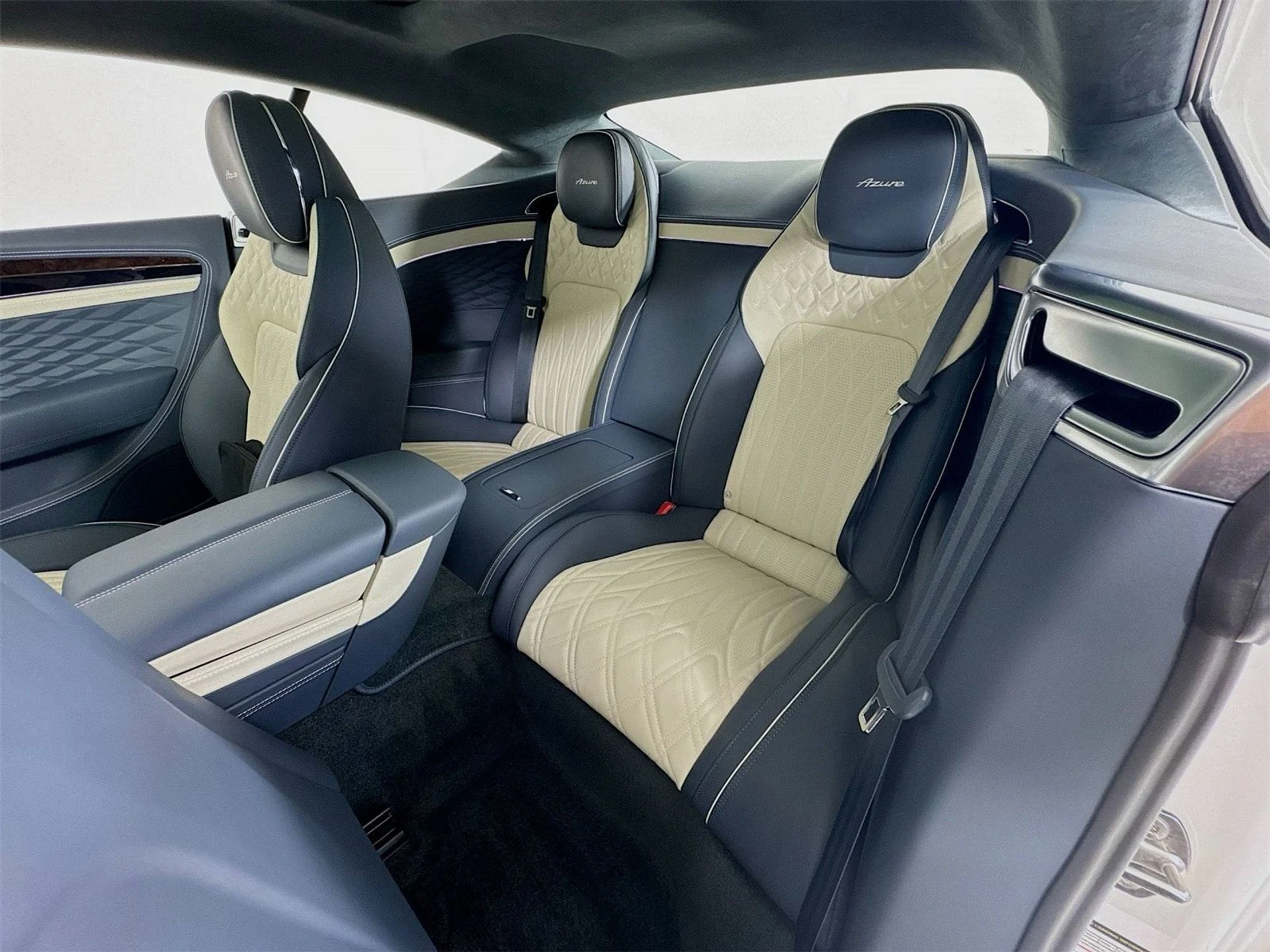 mph023_3787802533_0e89fbc5993fd42fc03e7803aafea50bx_929086000b