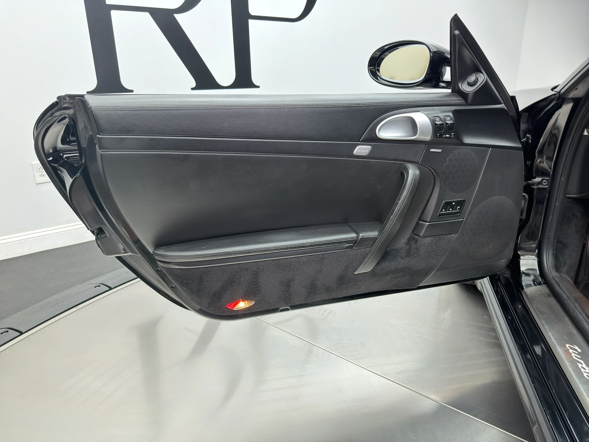 mph023_3795850113_RP_8540_interior_001_4556dd4bde