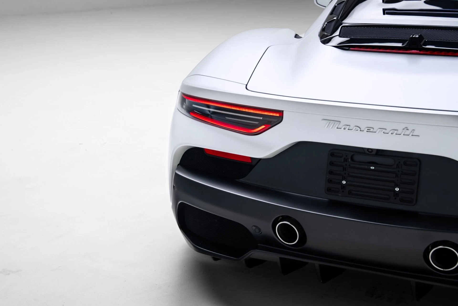 mph023_3800798506_Used_2023_Maserati_MC_20_1771372792_4f9e29b345