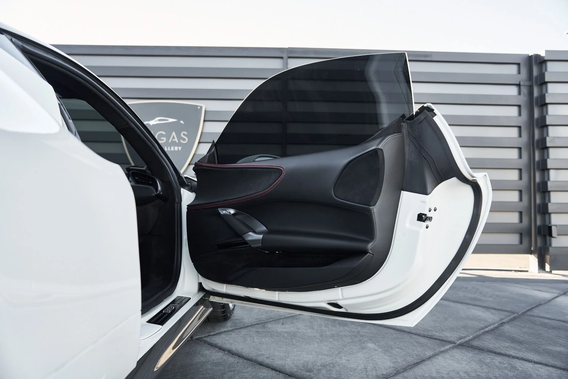 mph023_3803610153_Used_2023_Ferrari_SF_90_Stradale_Base_1762650950_2663cfdda1