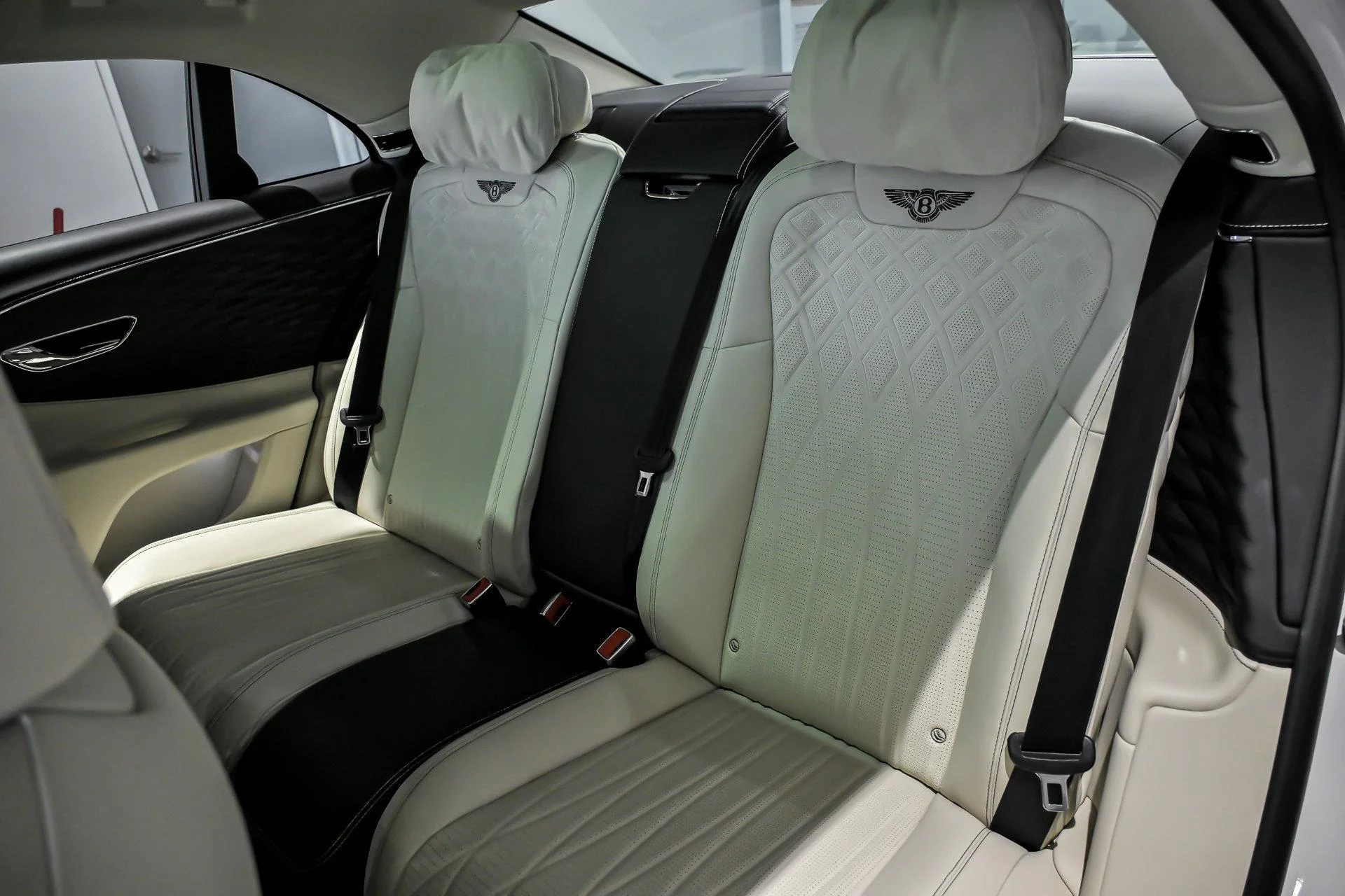 mph023_3811725411_Used_2021_Bentley_Flying_Spur_V8_1765794821_9c2f21788c