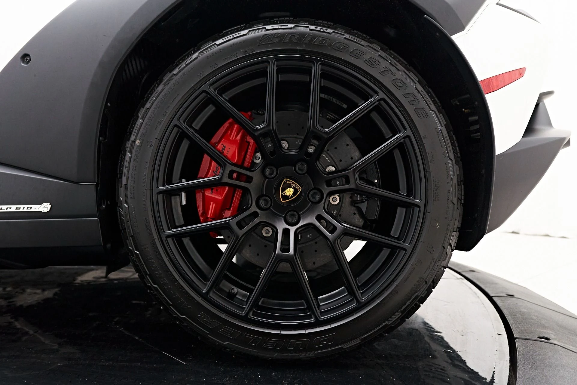 mph023_3827296889_Used_2023_Lamborghini_Huracan_Sterrato_Base_1708481025_a9c382a5c4