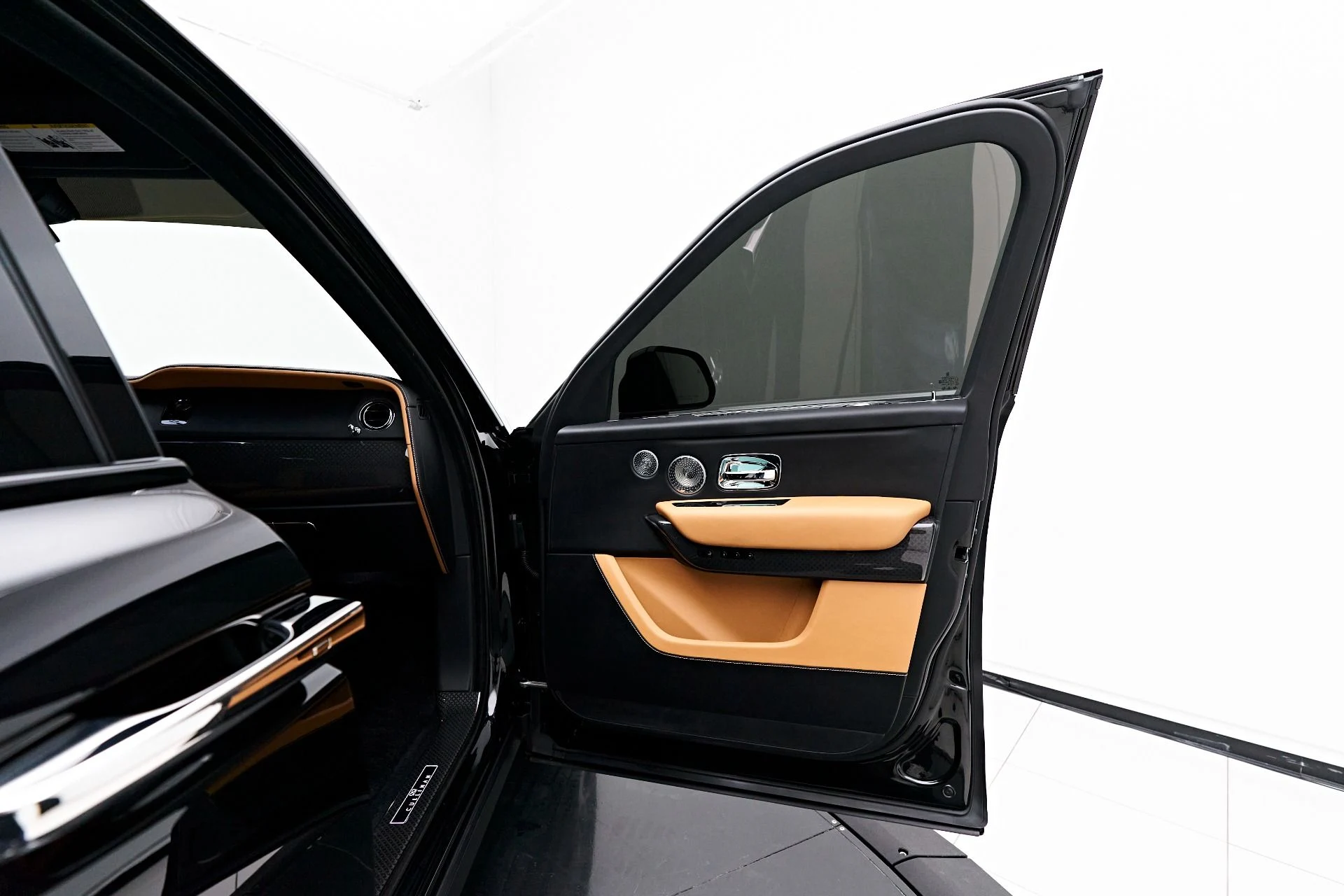 mph023_3827318432_Used_2022_Rolls_Royce_Cullinan_Base_1679686724_b5e3795bf5