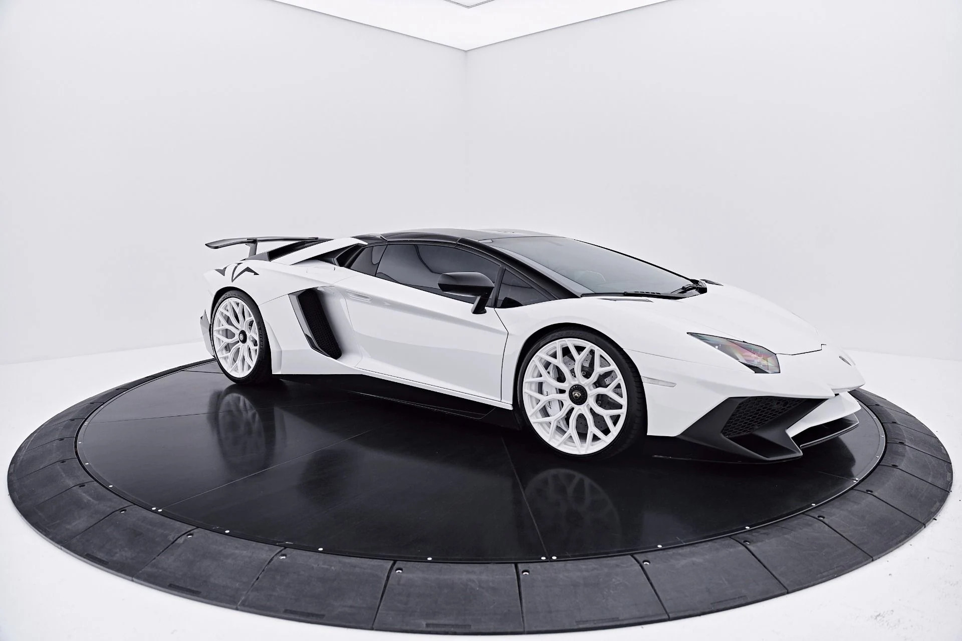 mph023_383413560_Used_2016_Lamborghini_Aventador_LP_750_4_Super_Veloce_1785199414_6f93f9d6f0