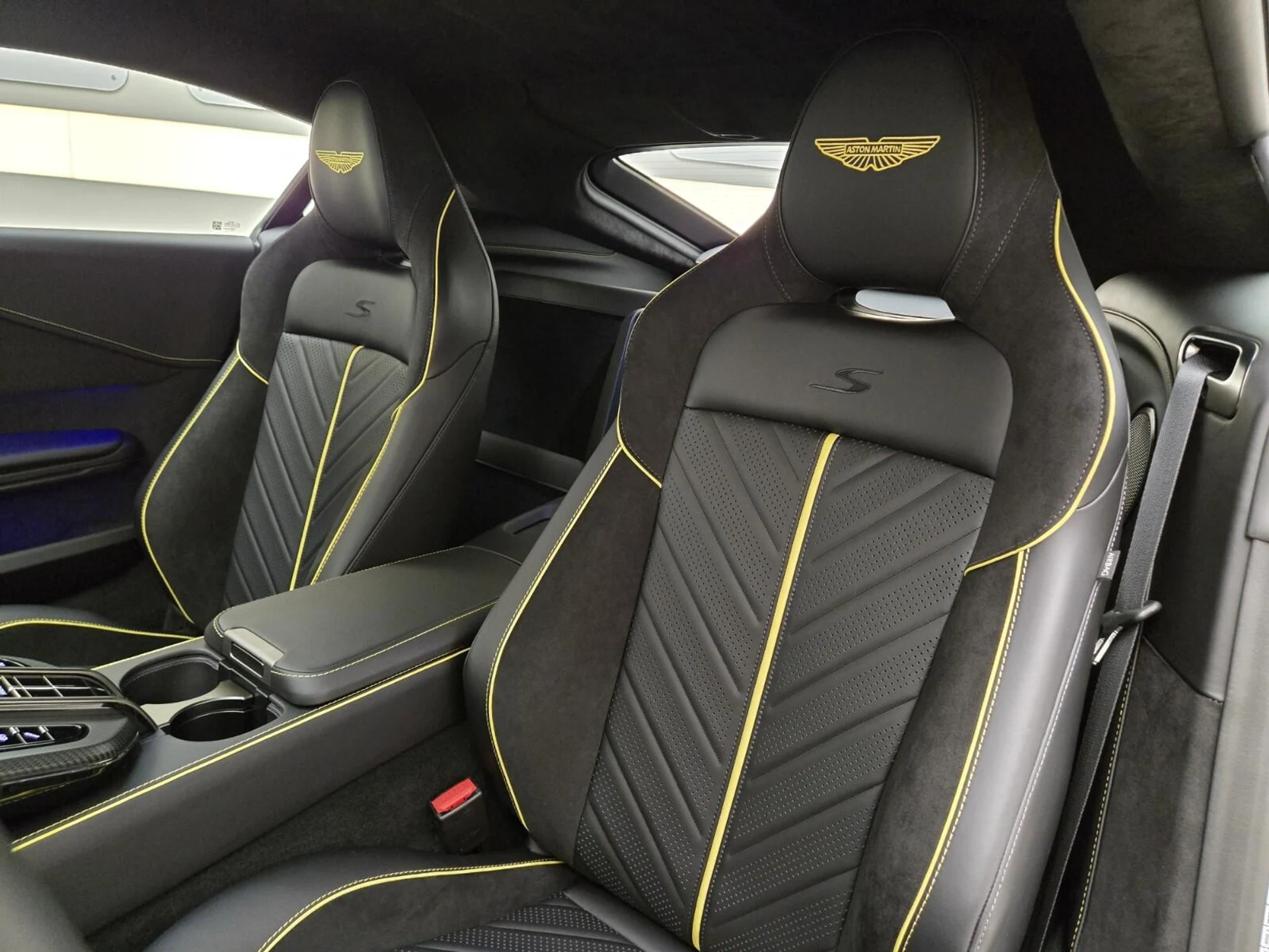 mph023_3835386177_New_2026_Aston_Martin_Vantage_S_1775539083_53e24e11fd