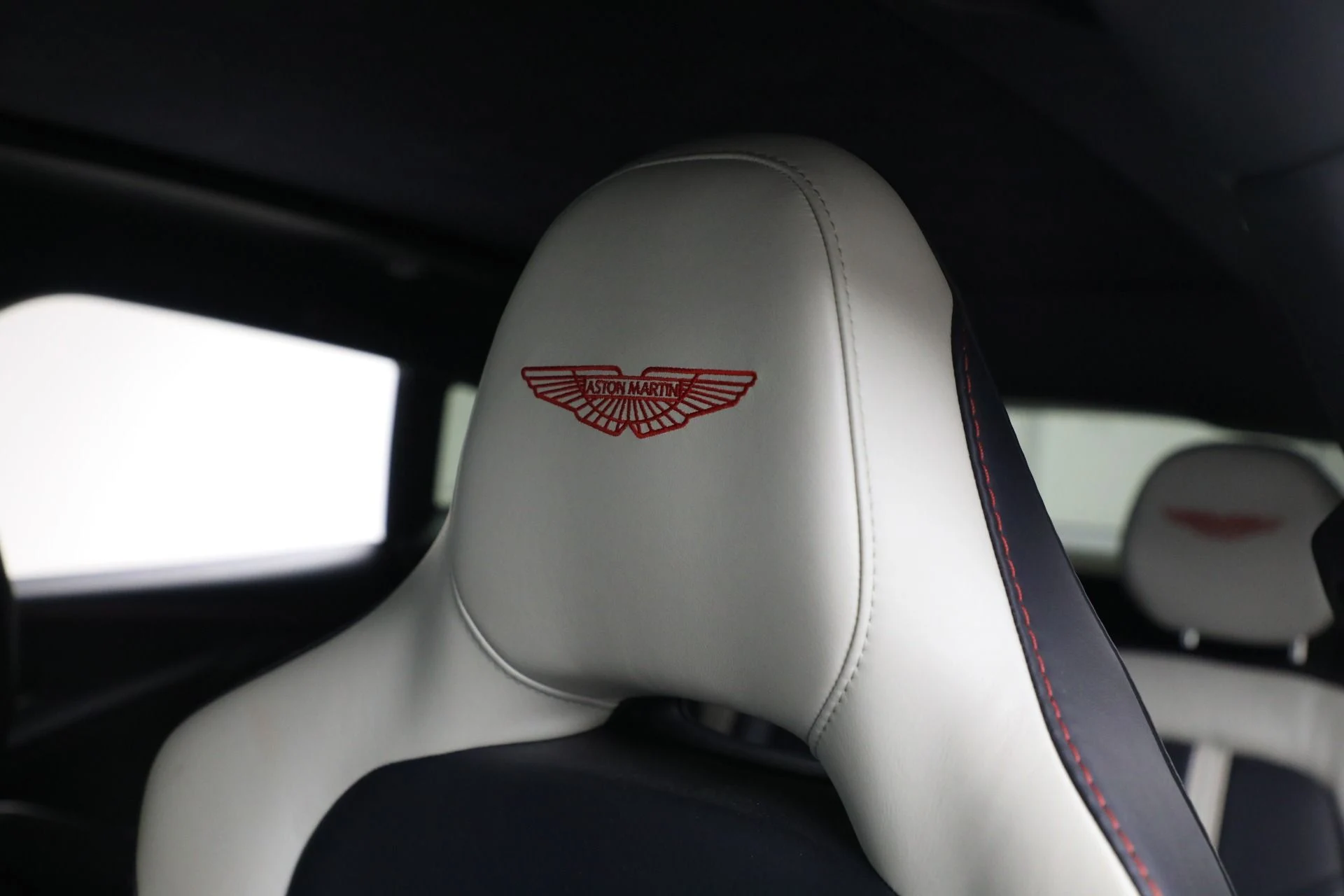 mph023_3835970914_Used_2023_Aston_Martin_DBX_707_17c5efbe61