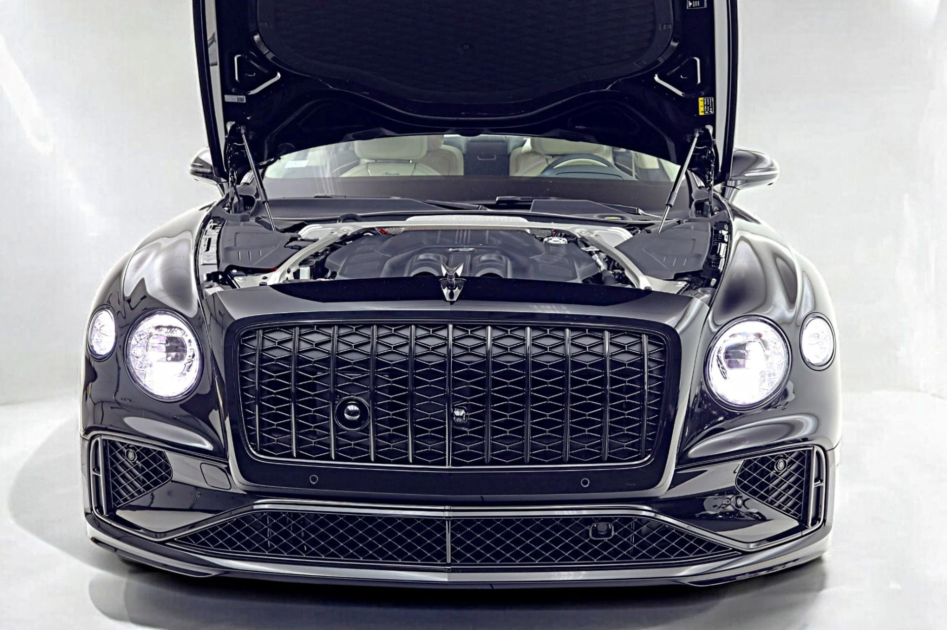 mph023_3840171161_New_2026_BENTLEY_Flying_Spur_Azure_V8_3a95a29627