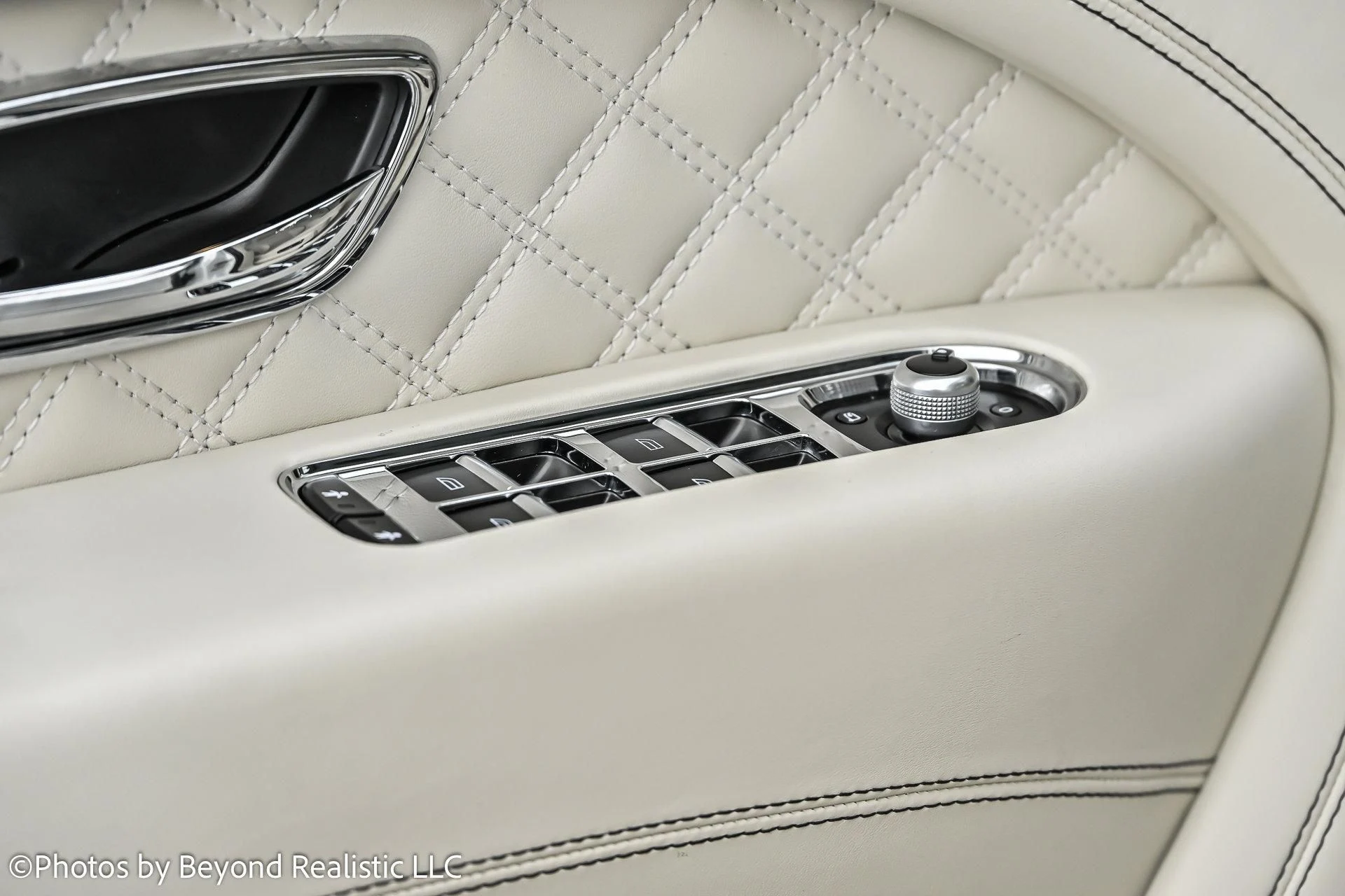 mph023_3850904585_Used_2022_Bentley_Bentayga_V8_Mulliner_Driving_Specification_1755763432_cd01de8cc4