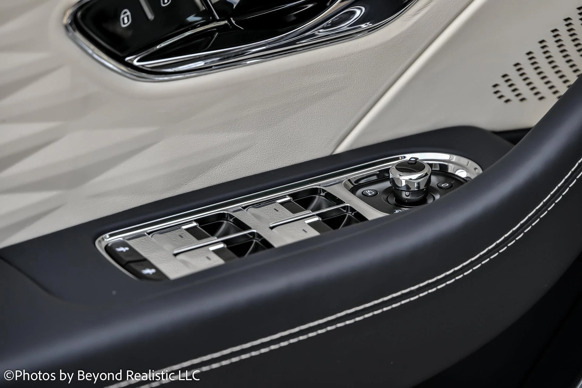 mph023_3862213173_Used_2022_Bentley_Flying_Spur_W12_1761810944_f37db0328b