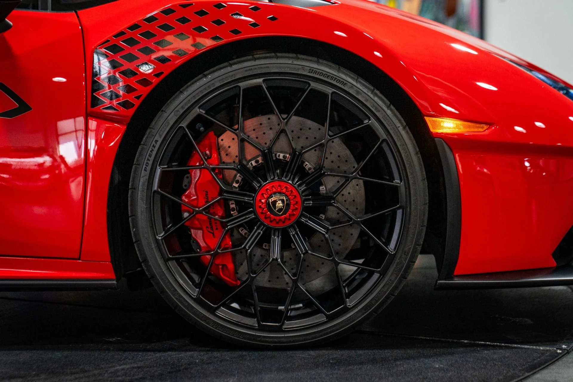 mph023_3868378460_Used_2022_Lamborghini_Huracan_STO_Ad_Personam_Paint_1767634338_ecafdf1237