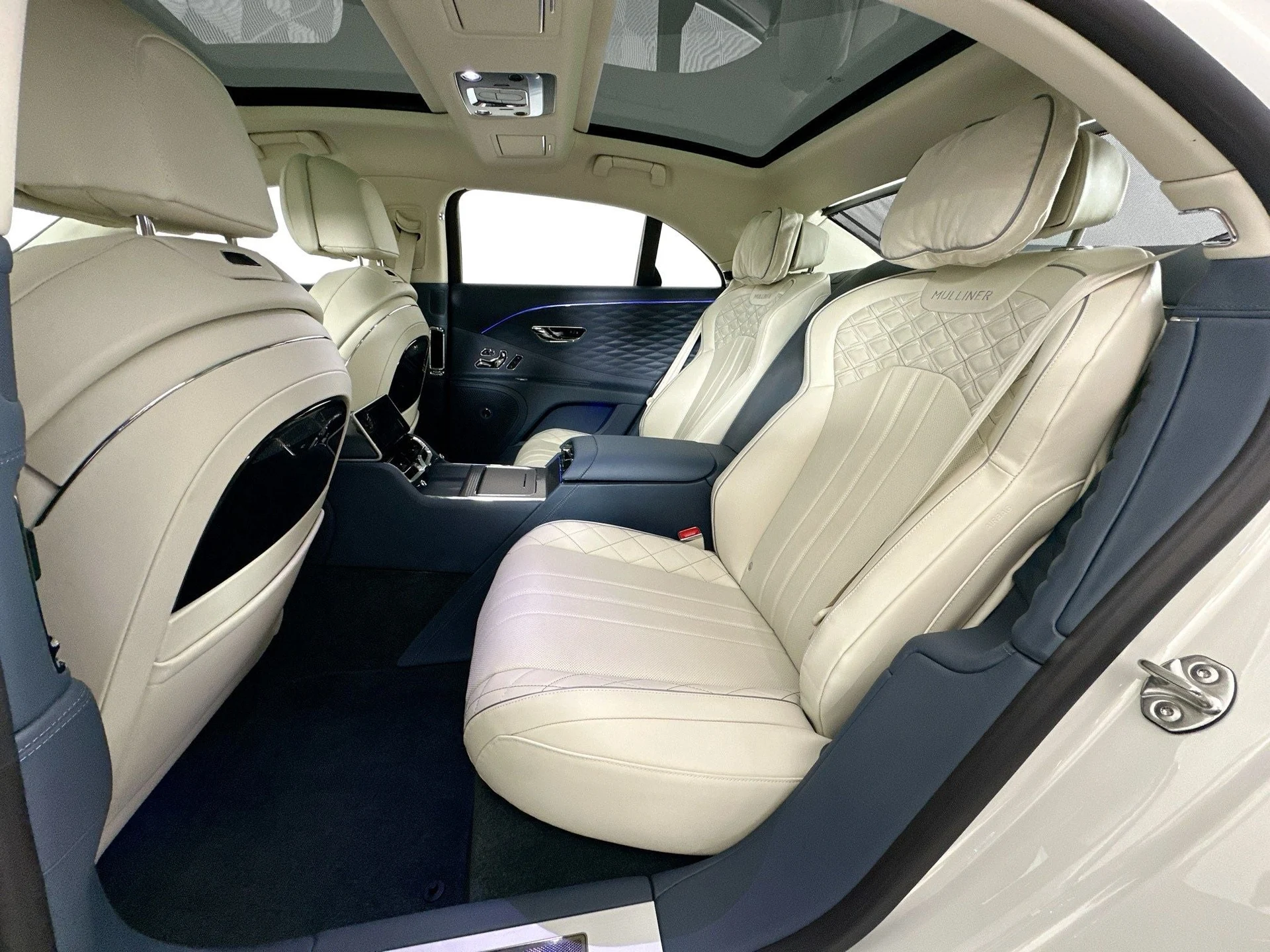 mph023_387144999_24_c471447db0