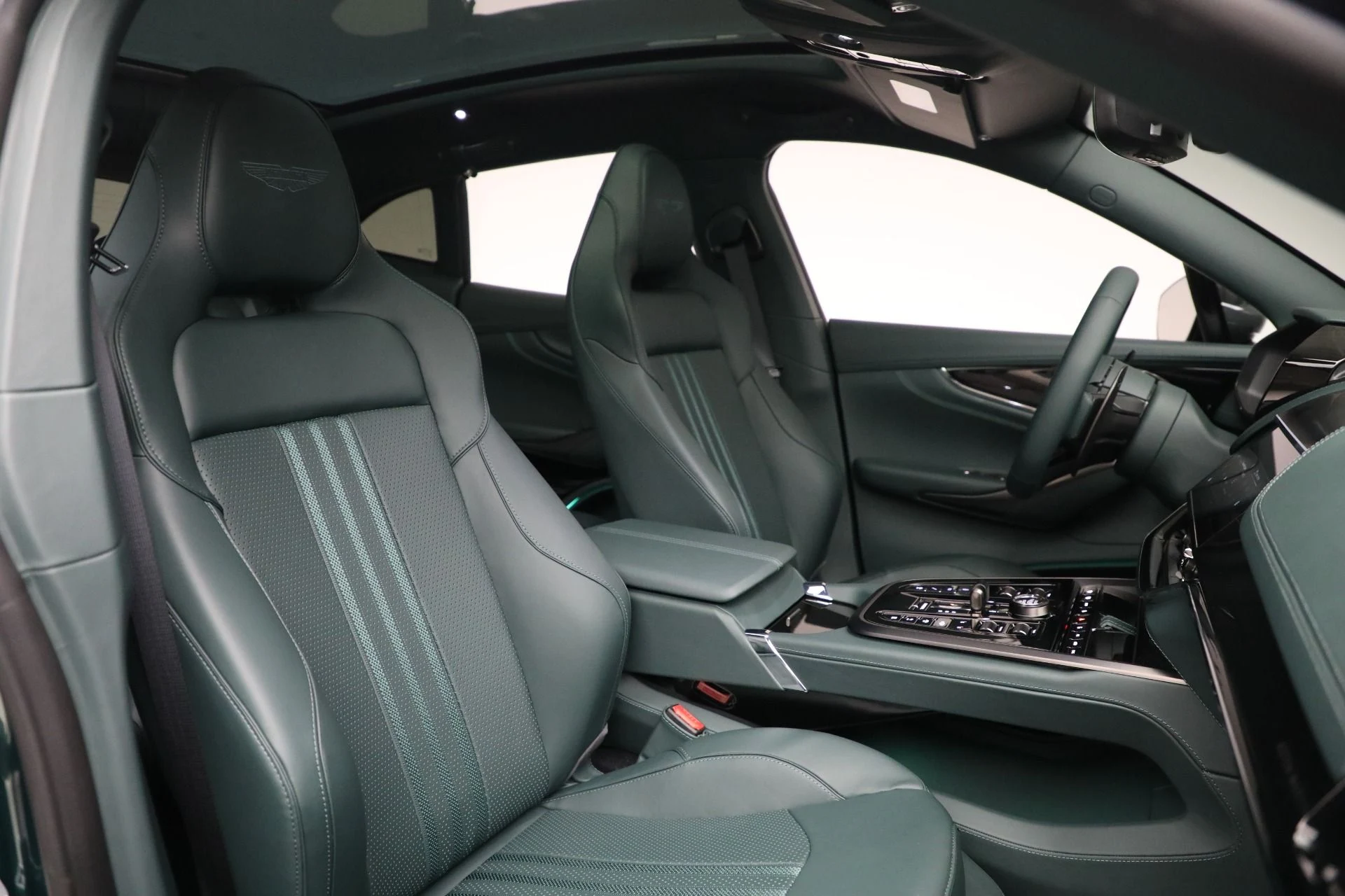 mph023_3874133725_New_2025_Aston_Martin_DBX_707_bb3732ab98