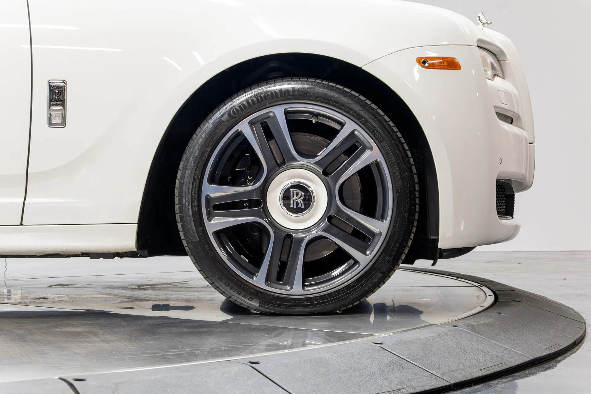 mph023_3877507354_Used_2016_Rolls_Royce_Ghost_1775019332_5ab4814fda