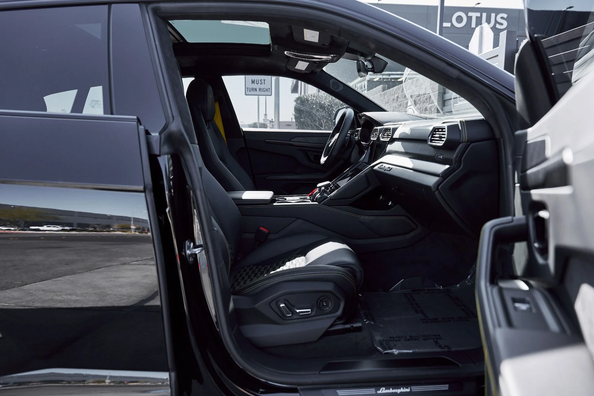 mph023_3879778533_Used_2024_Lamborghini_Urus_S_1770085850_cd3fe46798