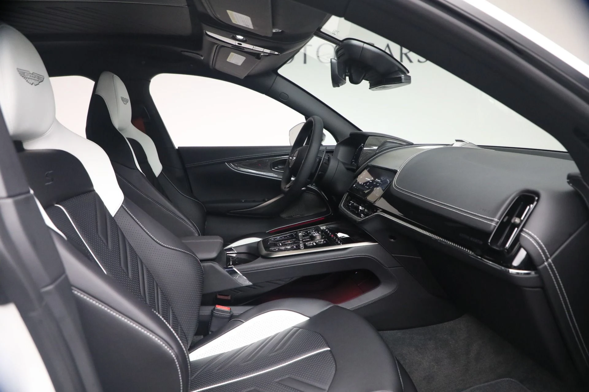 mph023_3880598857_New_2026_Aston_Martin_DBX_S_1779888036_809d857c74
