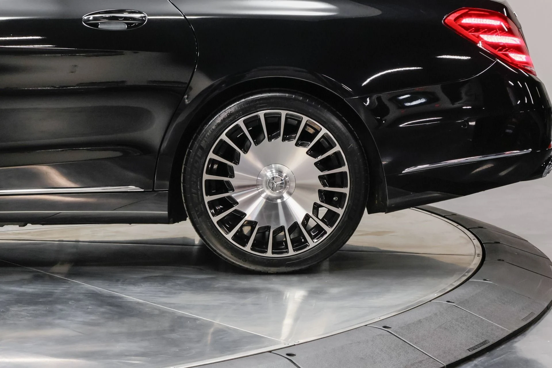 mph023_3881983409_Used_2019_Mercedes_Benz_S_Class_Maybach_S_560_4_MATIC_1761681414_229831faf1