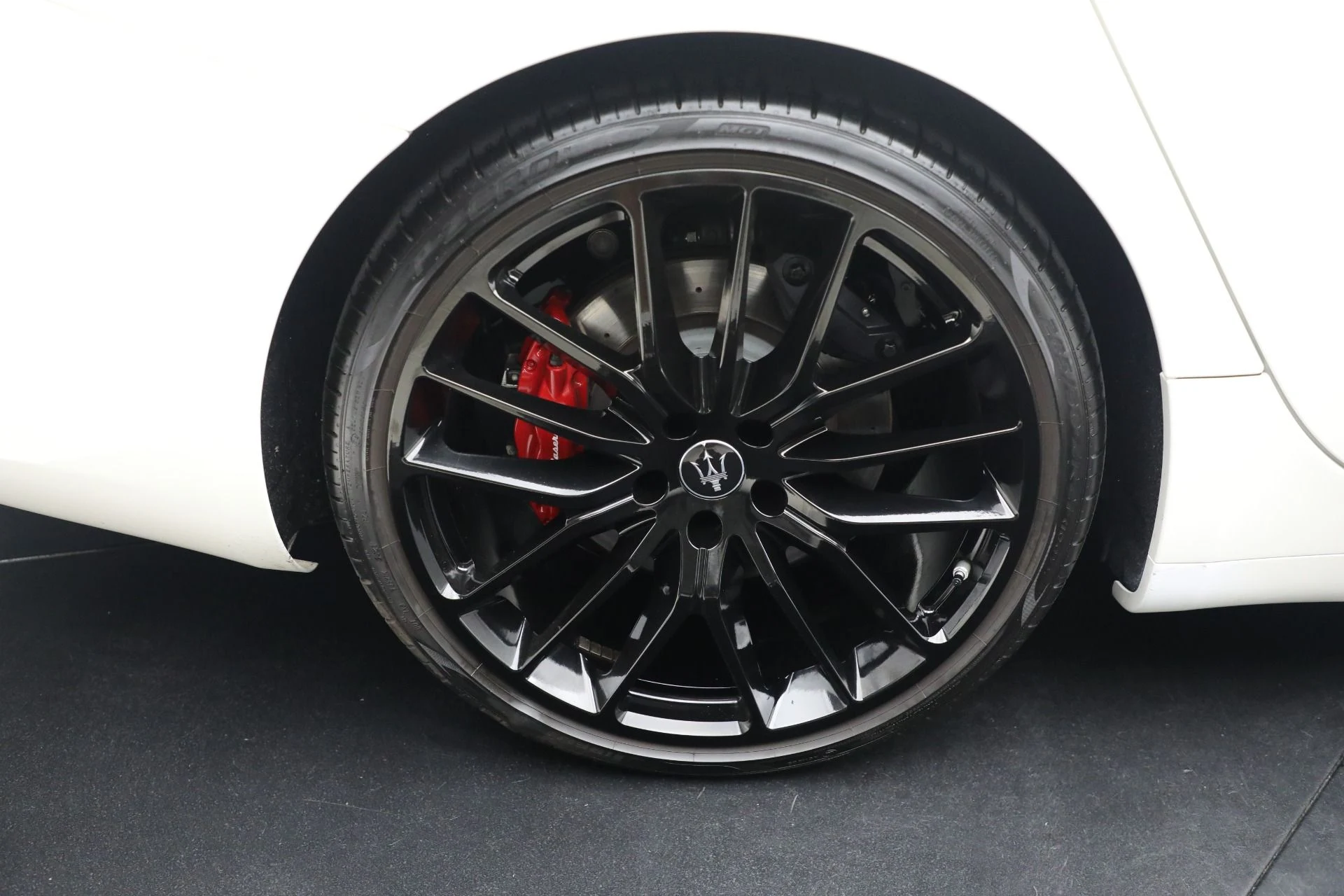 mph023_3890116158_Used_2022_Maserati_Ghibli_Modena_Q4_193e9b205b