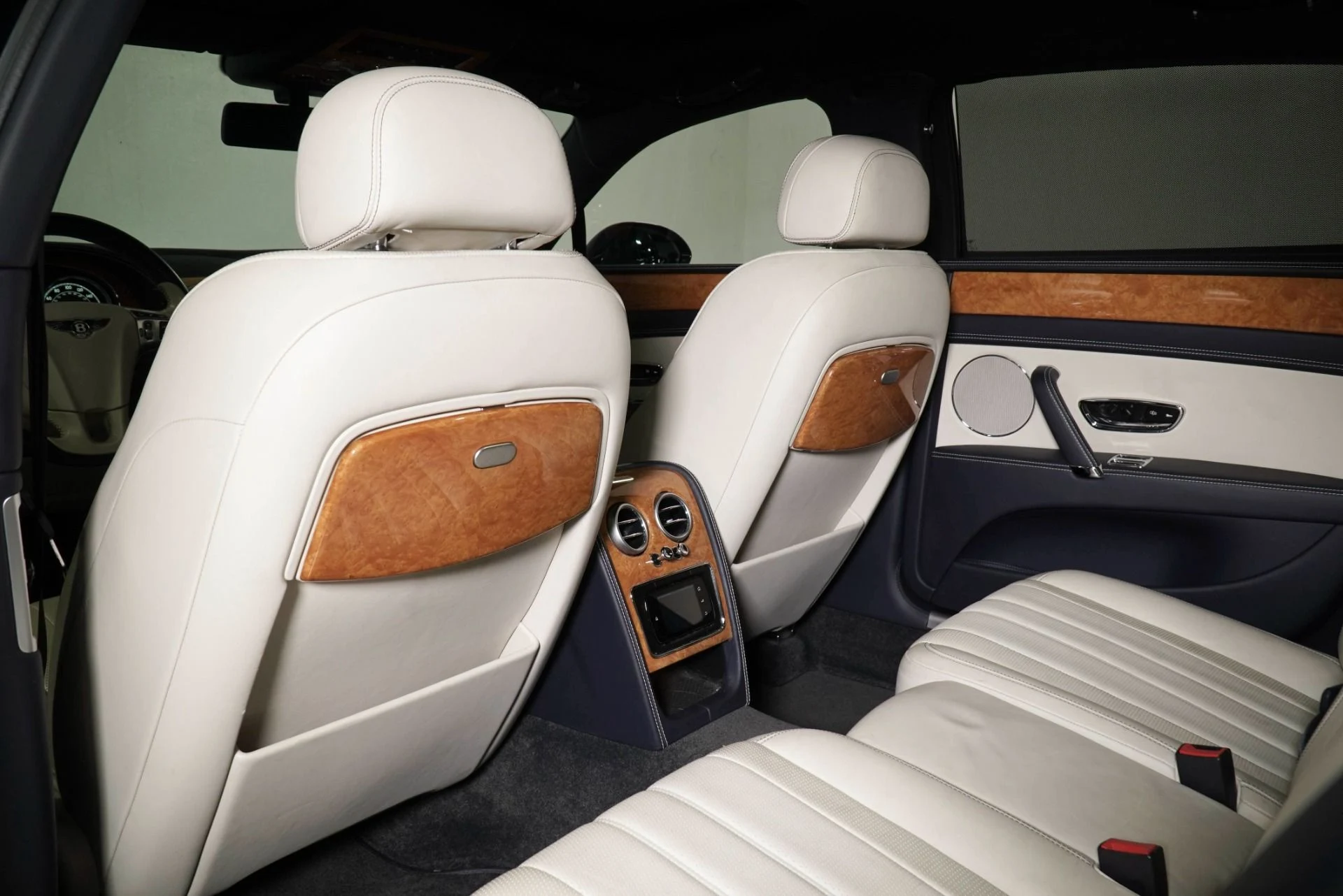 mph023_3903272191_Used_2015_Bentley_Flying_Spur_V8_1773689029_d54b229a6e