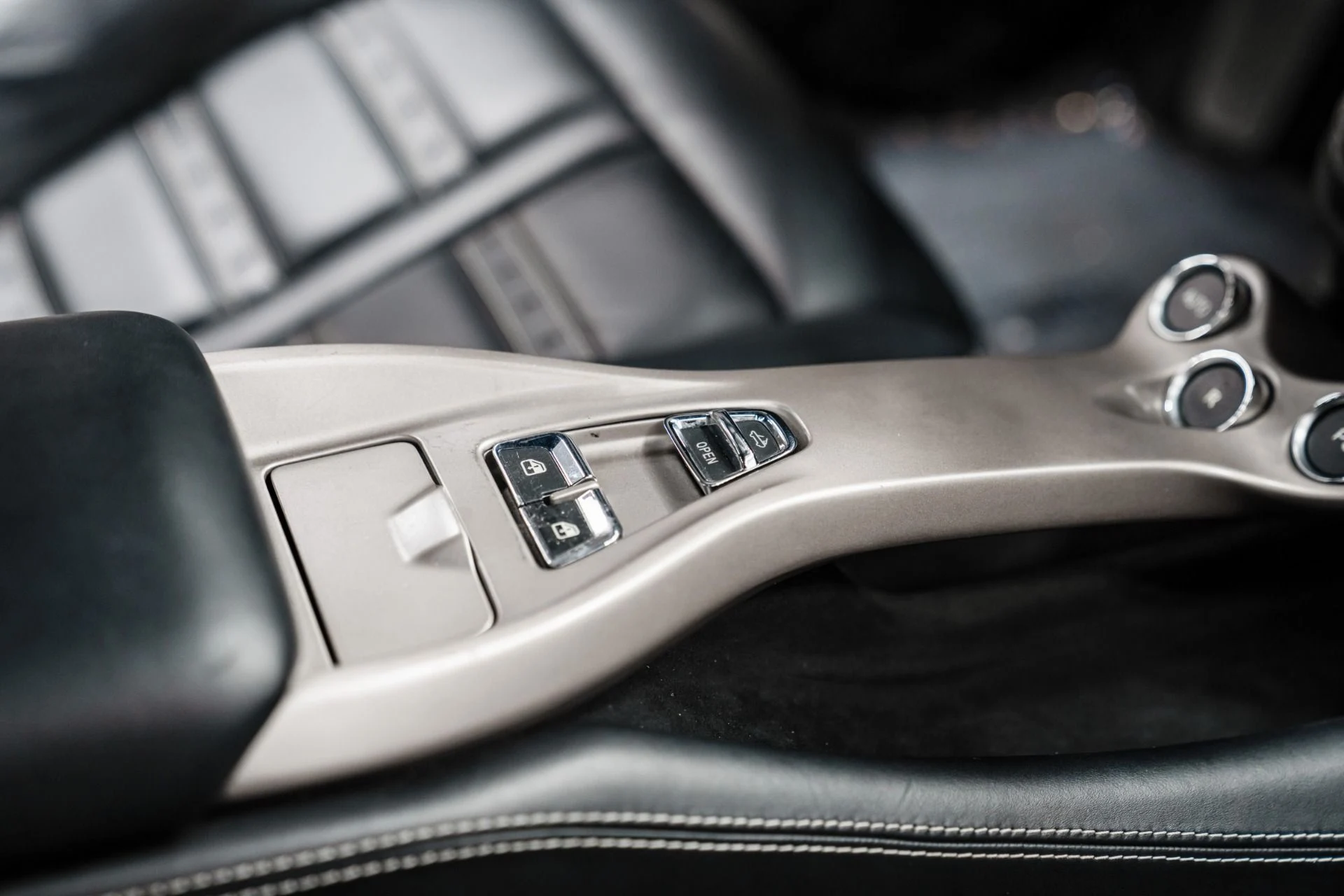 mph023_3904020328_Used_2014_Ferrari_California_Daytona_Seats_Forged_Wheels_Scuderia_Shields_Contrast_Stitching_1762200649_77163c275d