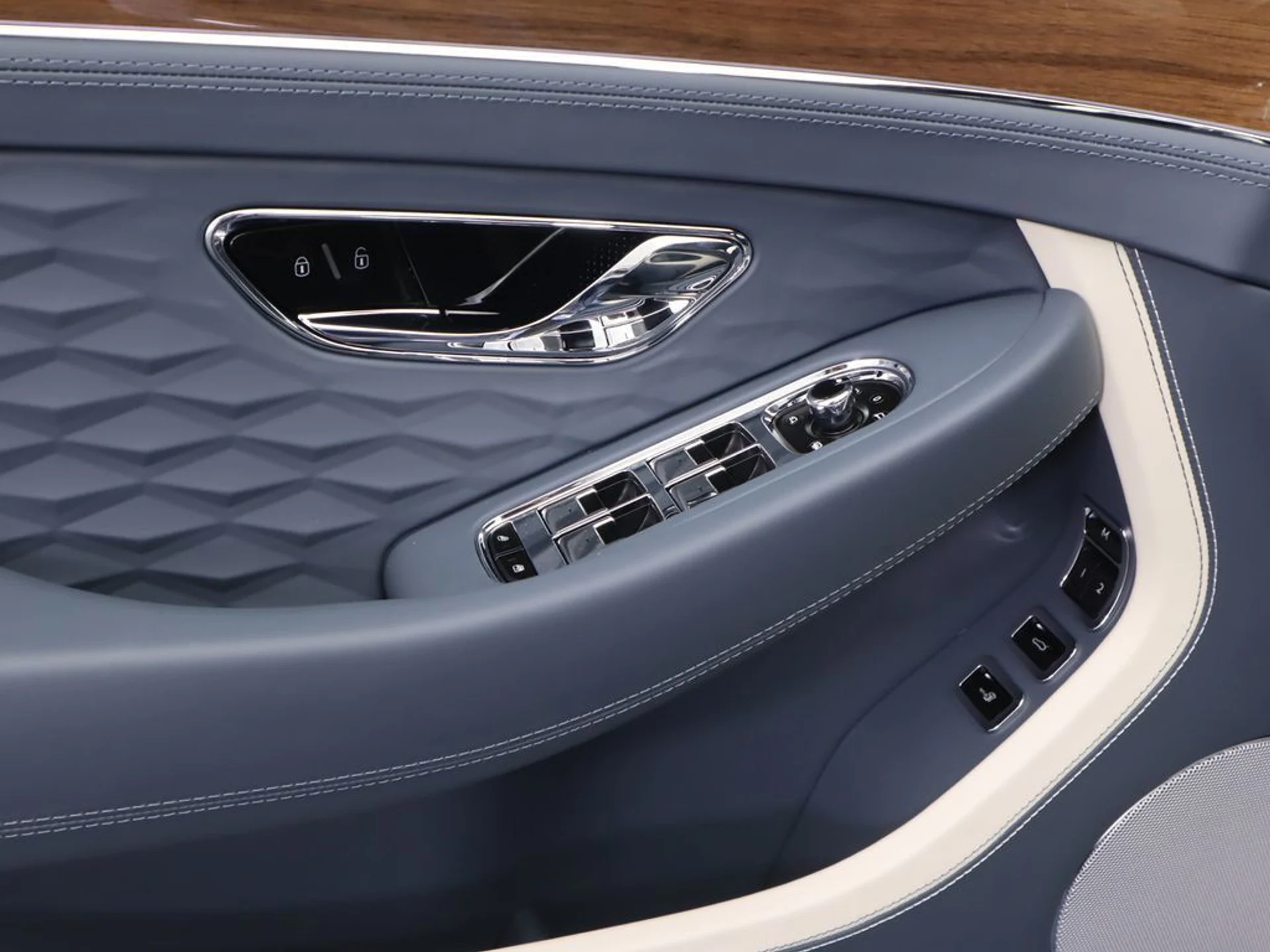 mph023_3907641326_new_2026_bentley_continental_gt_8119_22975586_24_1024_6c774df27e