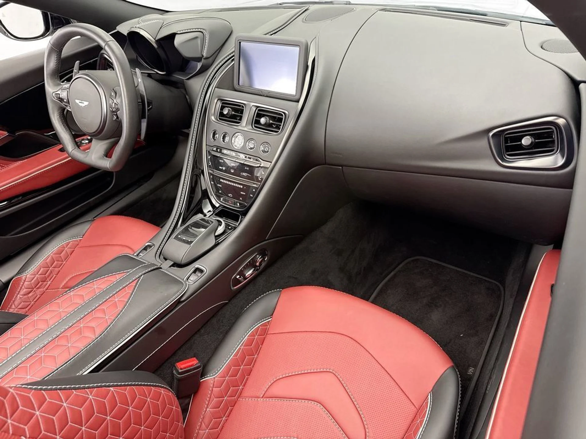 mph023_3908328456_used_2021_aston_martin_dbs_superleggeravolante_8119_22994396_24_1024_8148920738