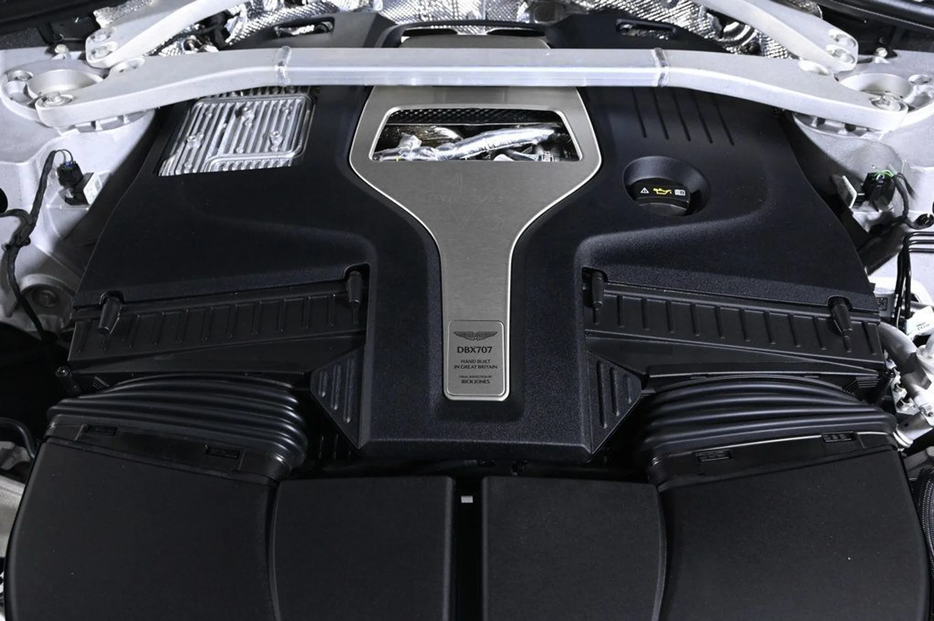 mph023_3921402821_new_2026_aston_martin_dbx_707awd_11350_22965881_23_1024_b3d380e903