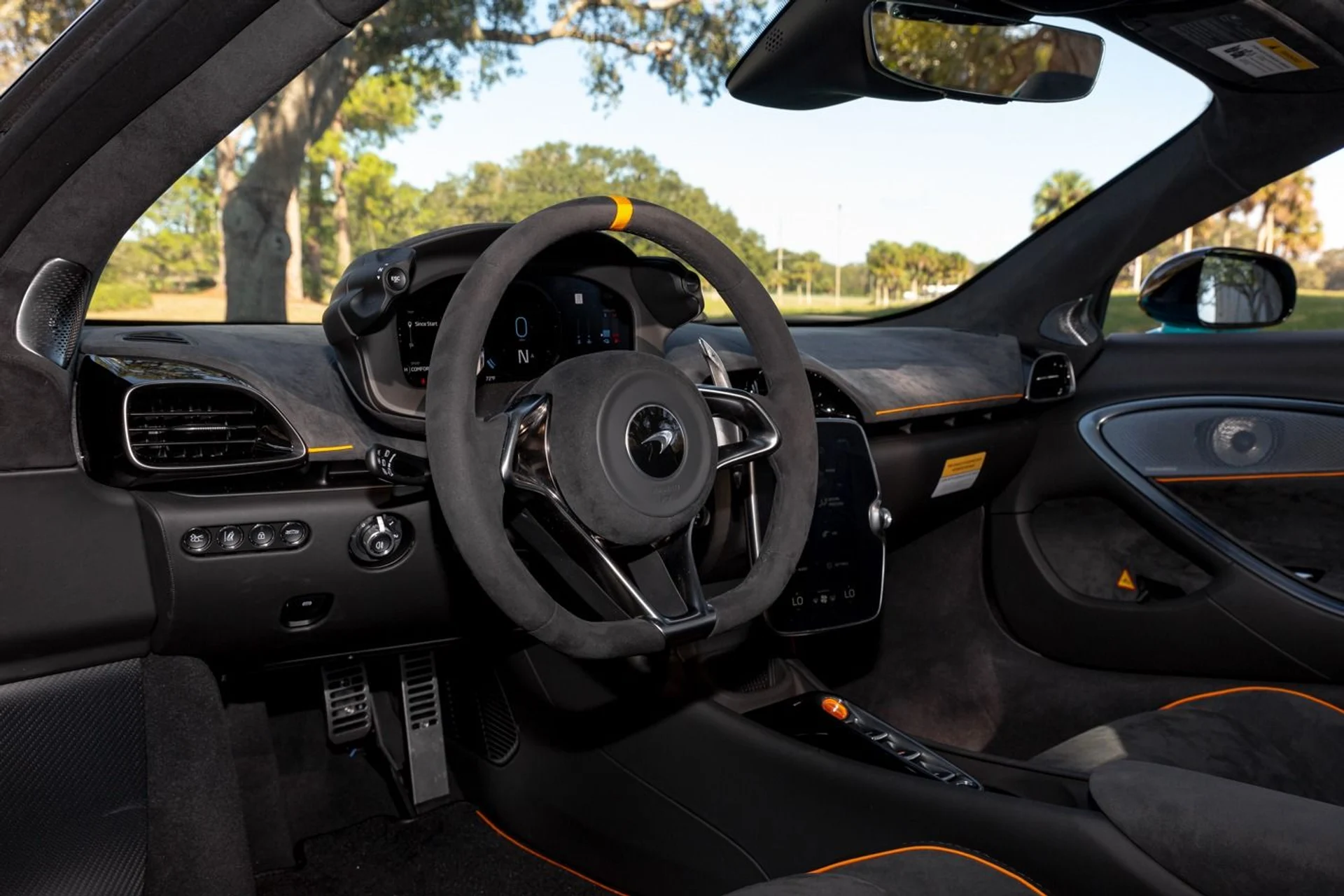 mph023_392693592_488_p24_l_23f96e5ed8