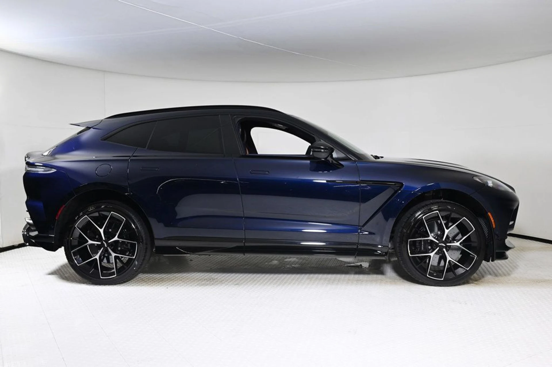 mph023_3928096431_new_2026_aston_martin_dbx_707awd_11350_22970164_23_1024_3e00bdb590