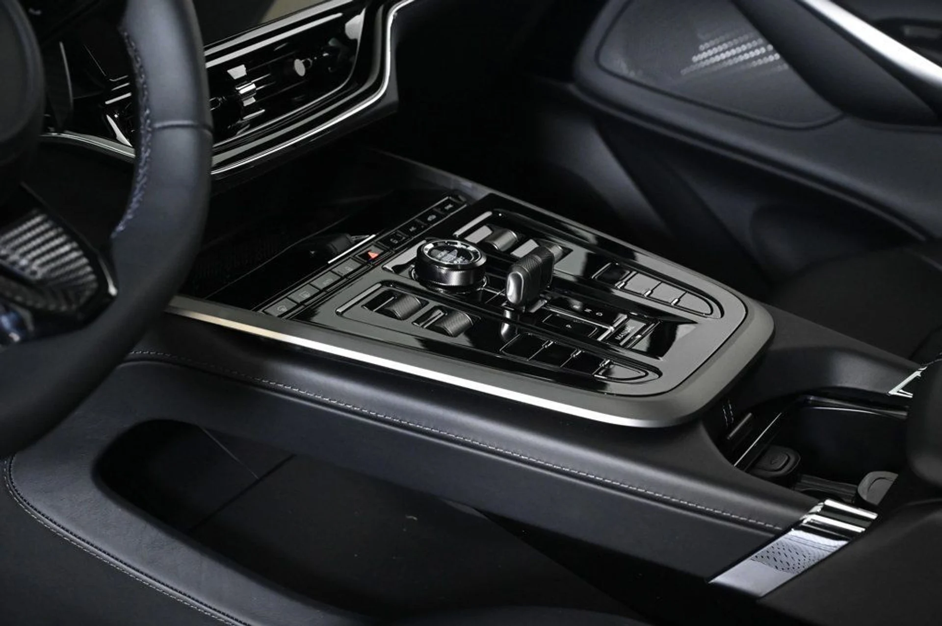 mph023_3928333324_new_2026_aston_martin_dbx_707awd_11350_22968751_23_1024_fe546d72a6