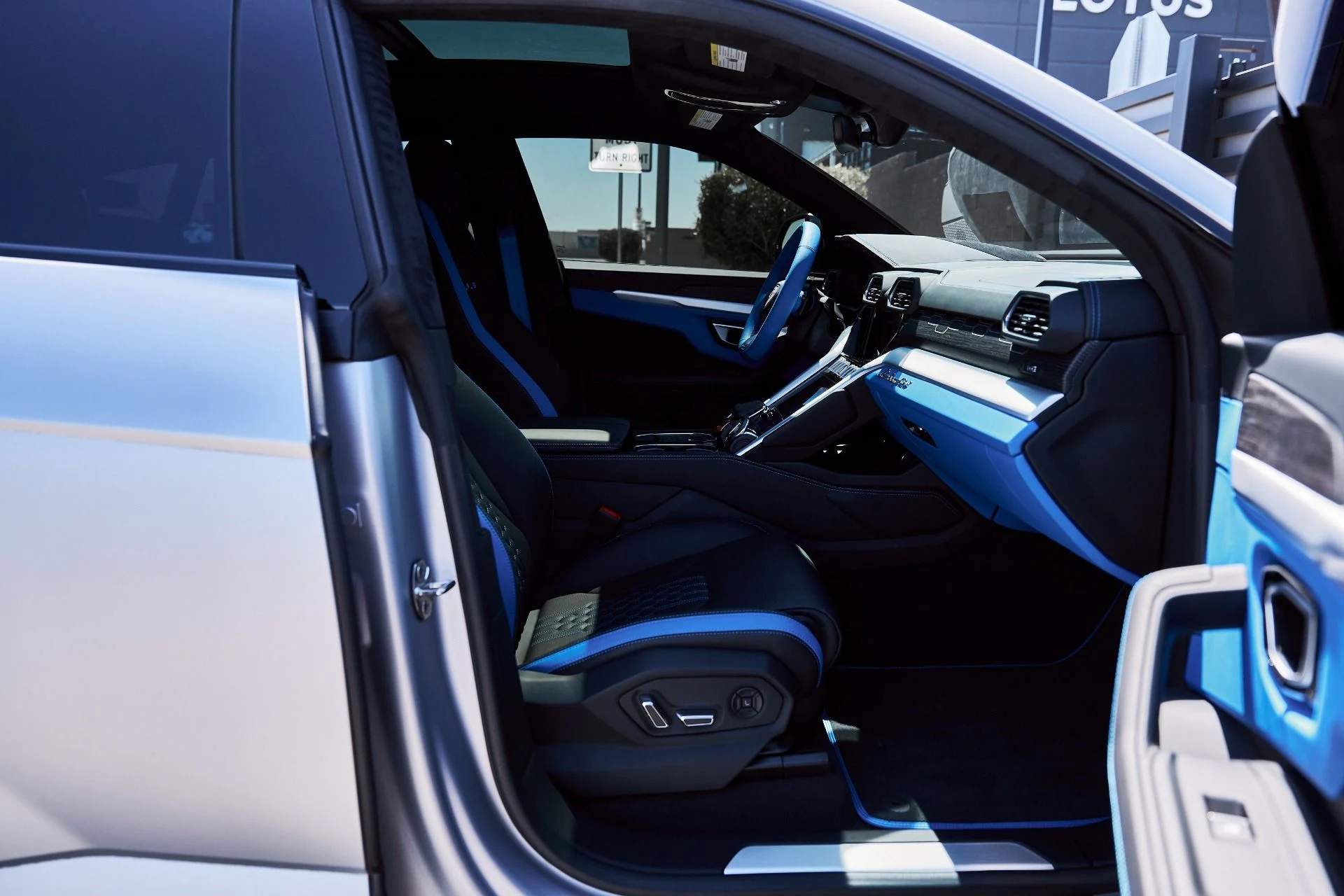 mph023_394636156_Used_2024_Lamborghini_Urus_S_1775866719_8af346af45