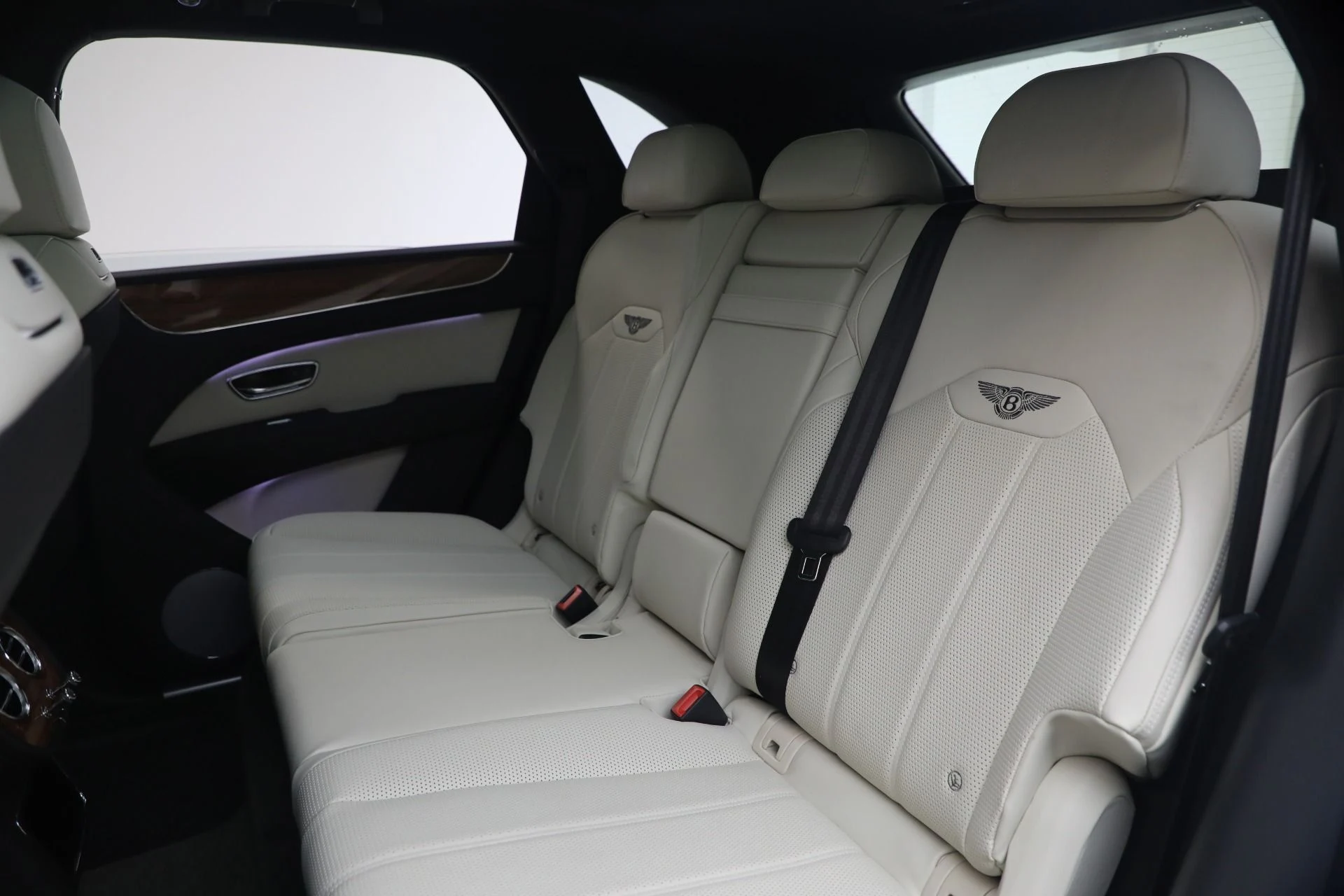 mph023_3963382488_Used_2023_Bentley_Bentayga_V8_1770421584_1993d8f95d