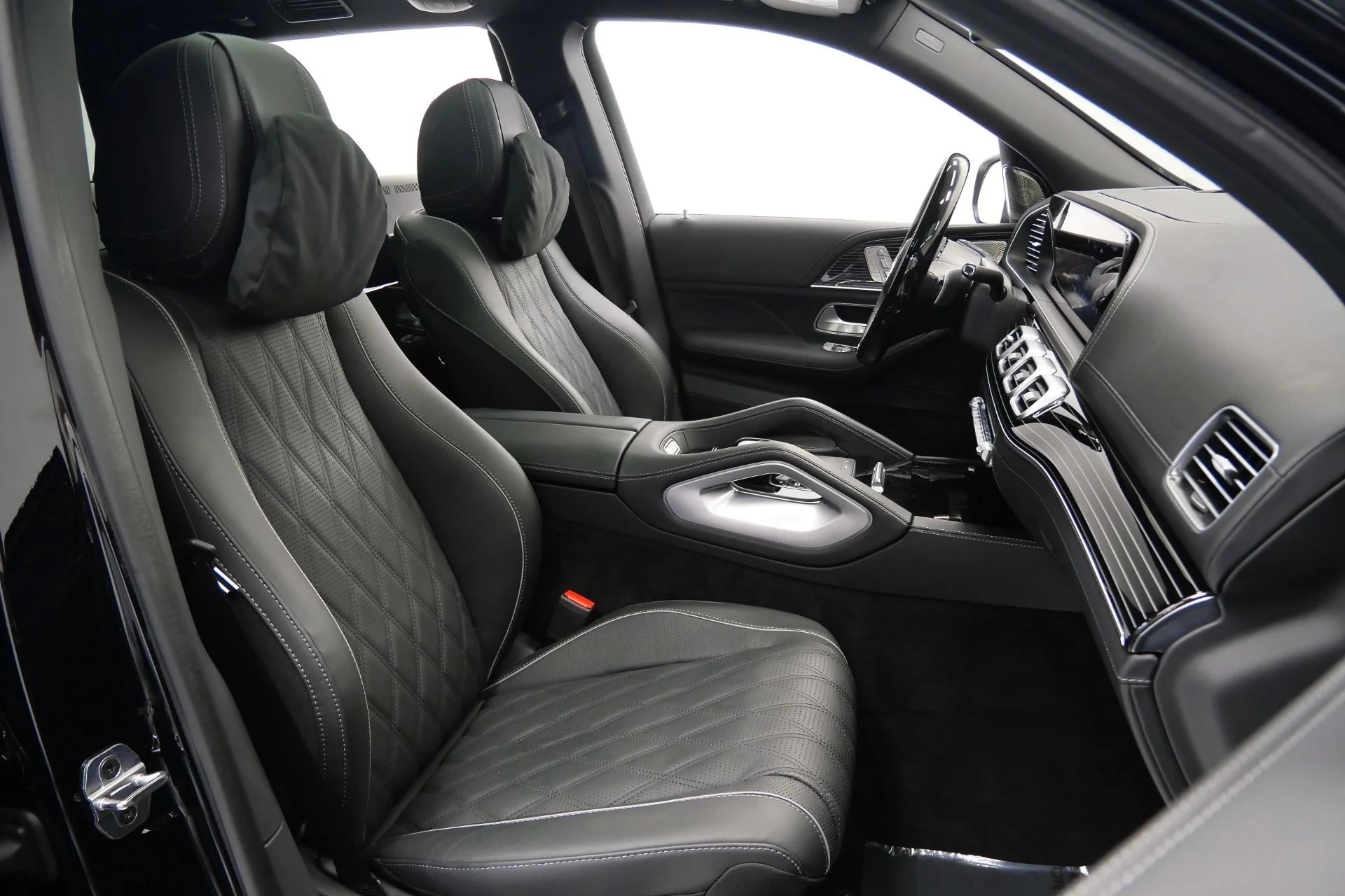 mph023_396623750_Used_2025_Mercedes_Benz_Maybach_GLS_600_4_MATIC_Monoblock_Wheels_4_Seat_Configuration_Rear_Entertainment_1776793710_0479edfe09