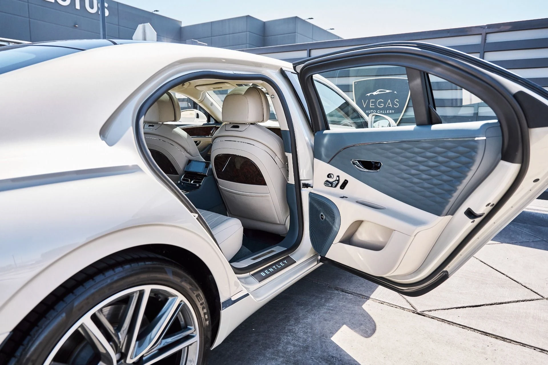 mph023_3971624383_Used_2022_Bentley_Flying_Spur_W12_1781229012_7574c0fb56