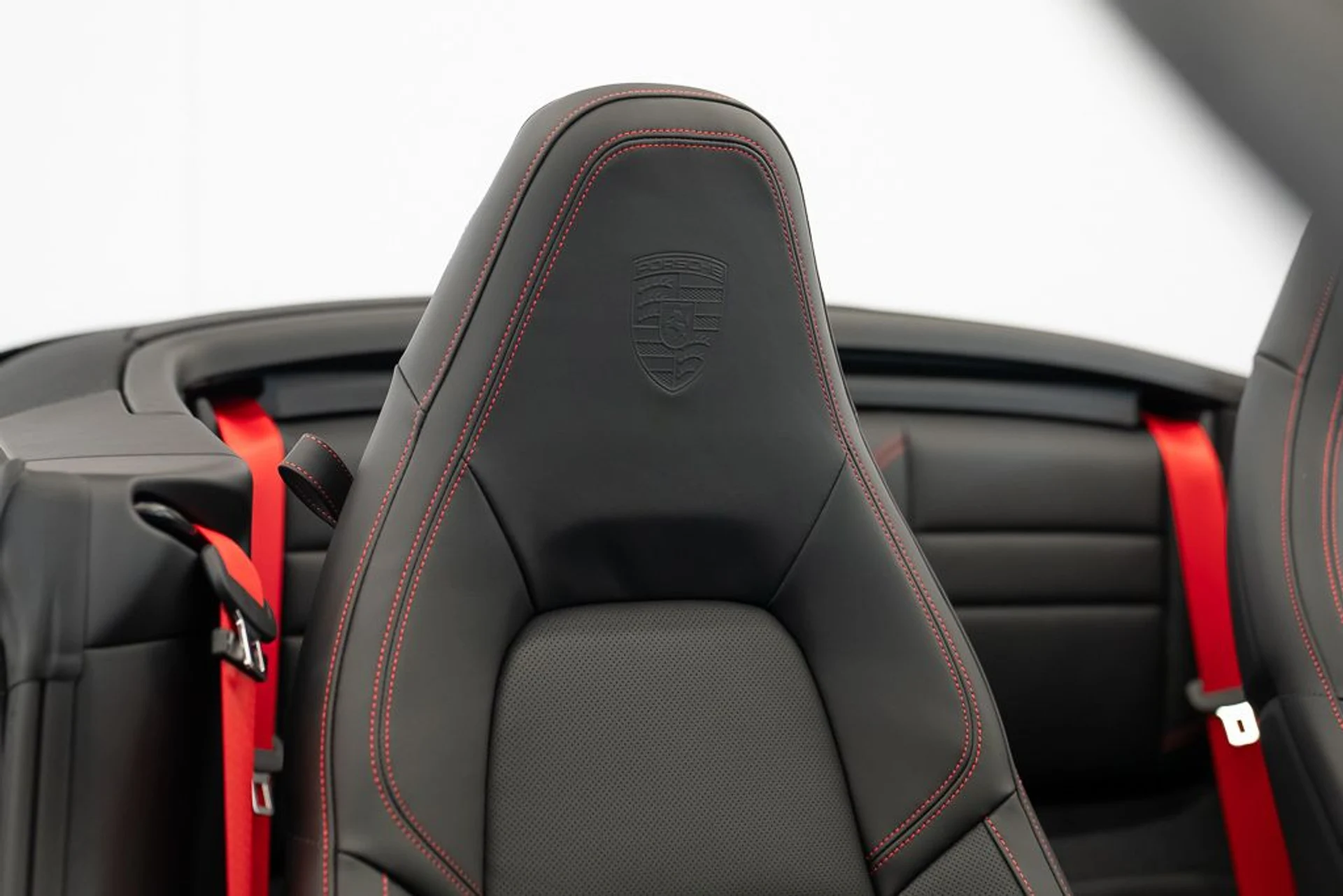 mph023_3990633591_porsche_911_2025_jpg_v_1775165756_026be50d45